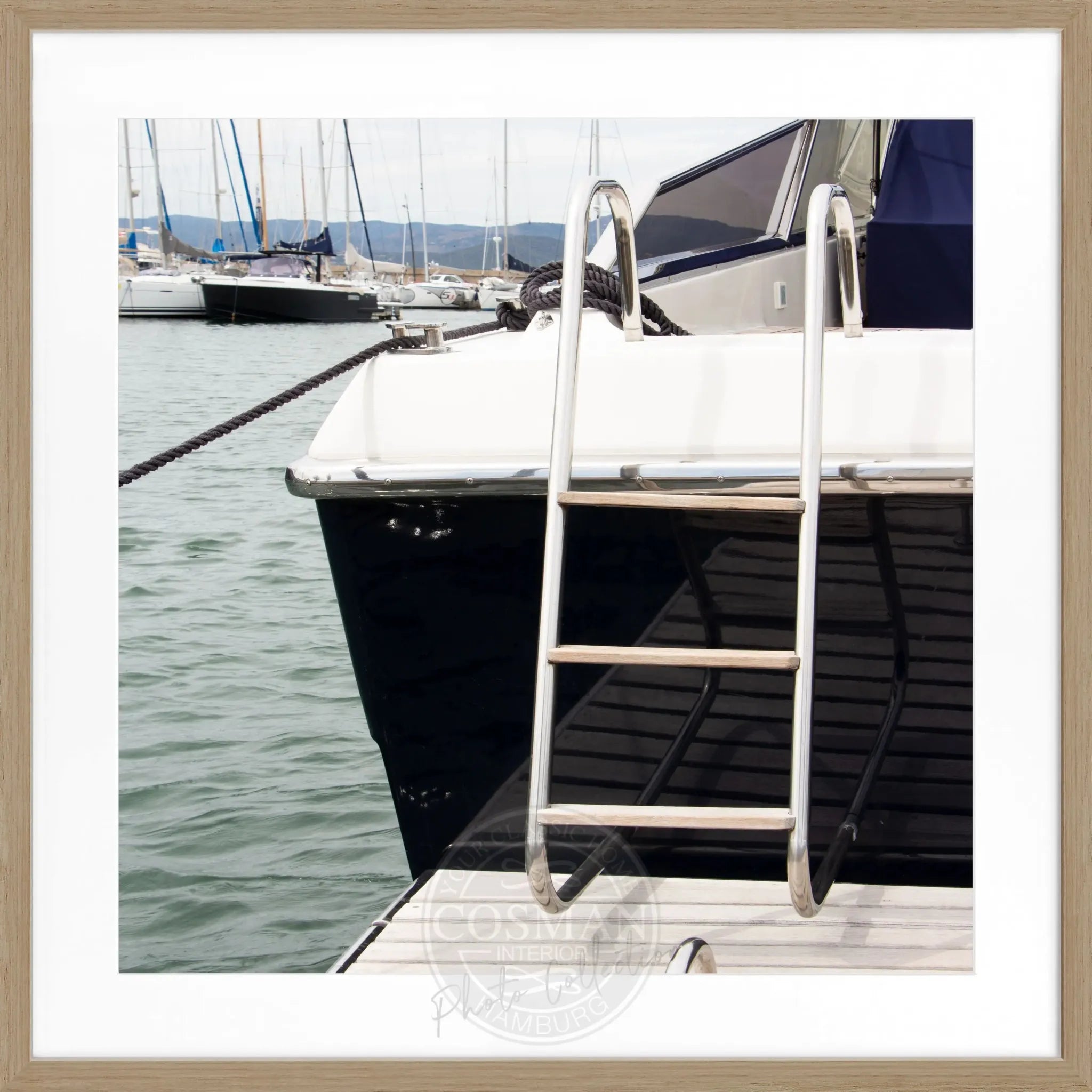 Schwarz-weiß Poster mit Rahmen, Yacht-Motiv, Saint Tropez, von Cosman-Photocollection, quadratisch, 55x55cm