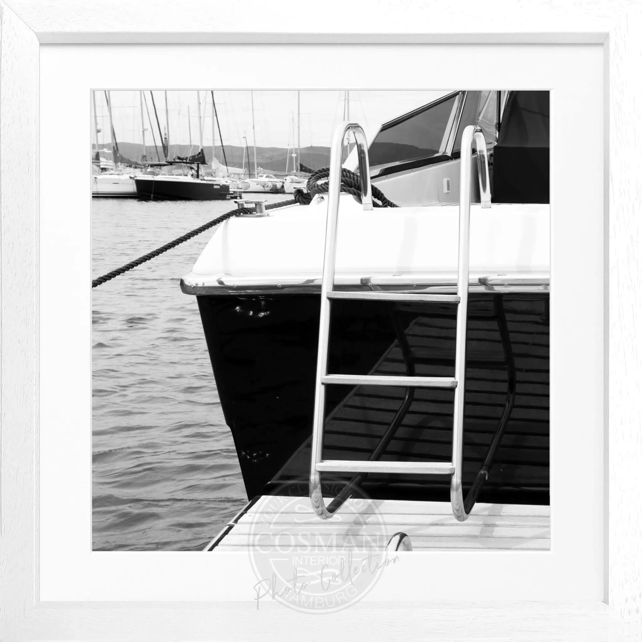 Schwarz-weiß Poster mit Rahmen, Yacht-Motiv in Saint Tropez, von Cosman-Photocollection, quadratisch 55x55cm