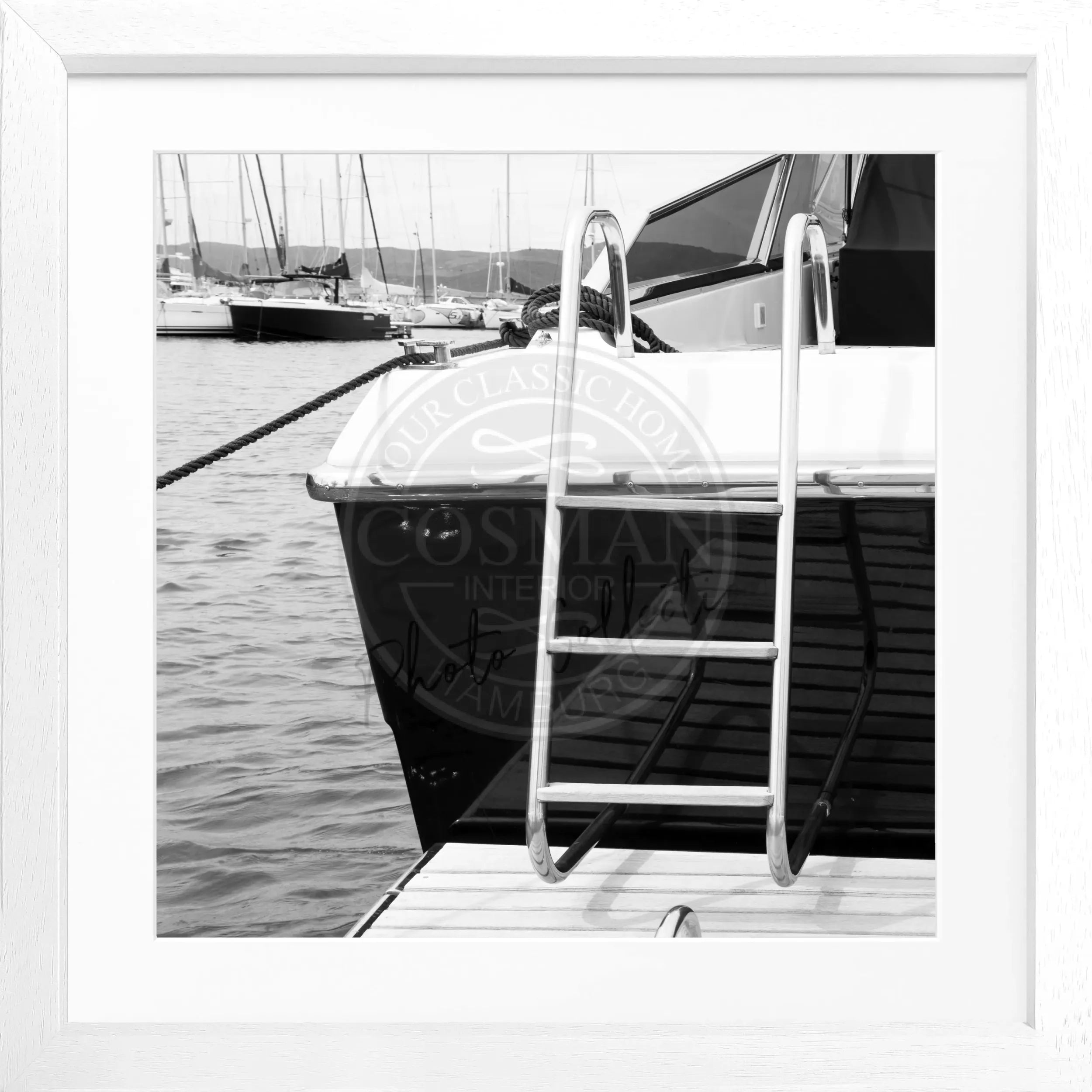 Schwarz-weiß Poster mit Rahmen, Yacht-Motiv in Saint Tropez, von Cosman-Photocollection, quadratisch 55x55cm