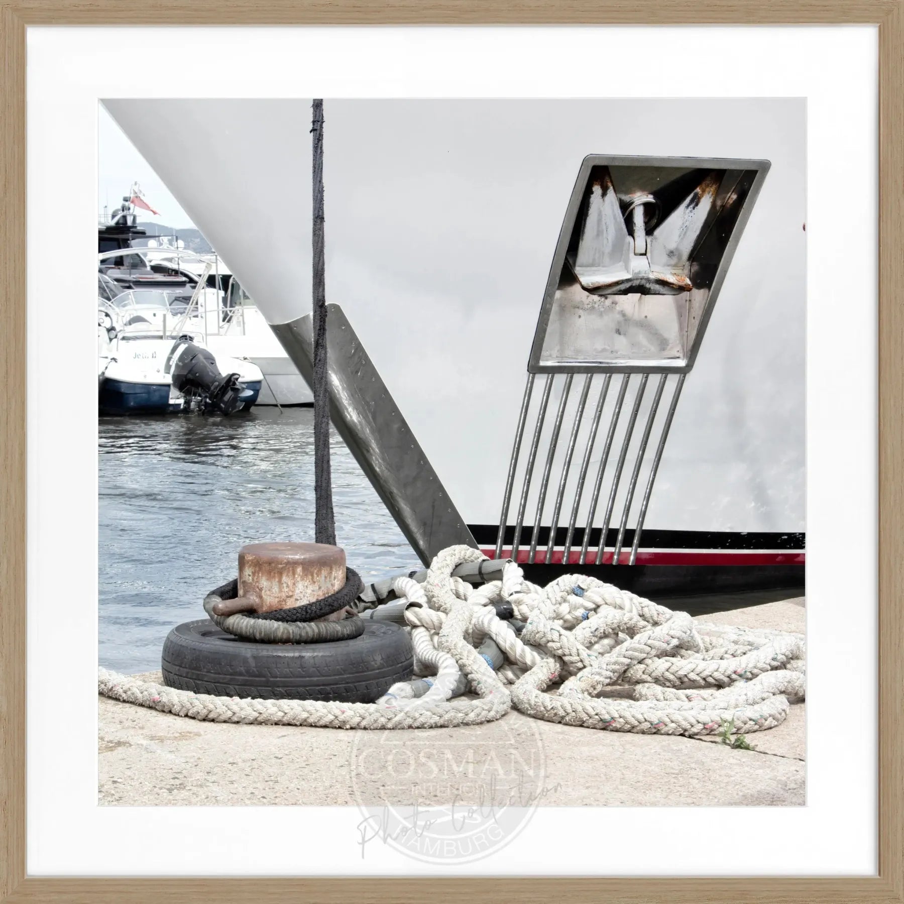 Schwarz-weiß Poster mit Rahmen, Yacht in Saint Tropez, Cosman-Photocollection, quadratisch 55x55cm, stilvolle Wanddekoration