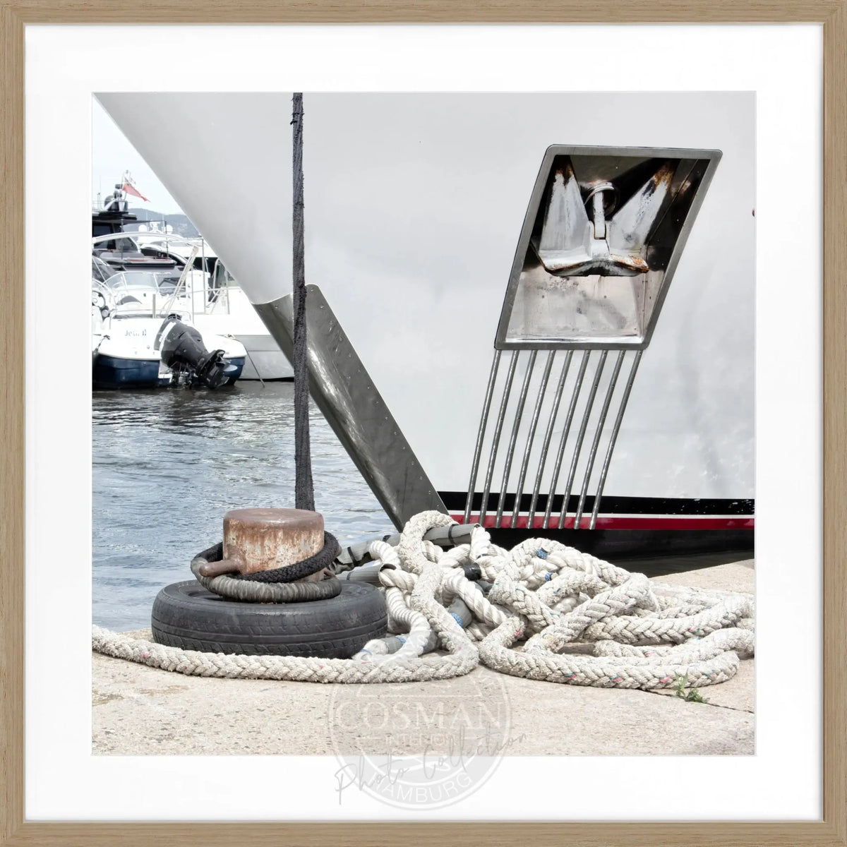 Schwarz-weiß Poster mit Rahmen, Yacht in Saint Tropez, Cosman-Photocollection, quadratisch 55x55cm, stilvolle Wanddekoration