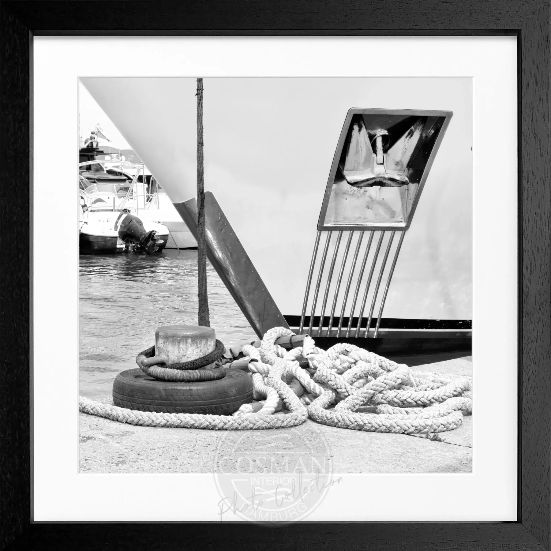 Schwarz-weiß Poster mit Rahmen, Yacht Motiv, Saint Tropez, von Cosman-Photocollection, 55x55cm, quadratisch, elegante Wanddekoration