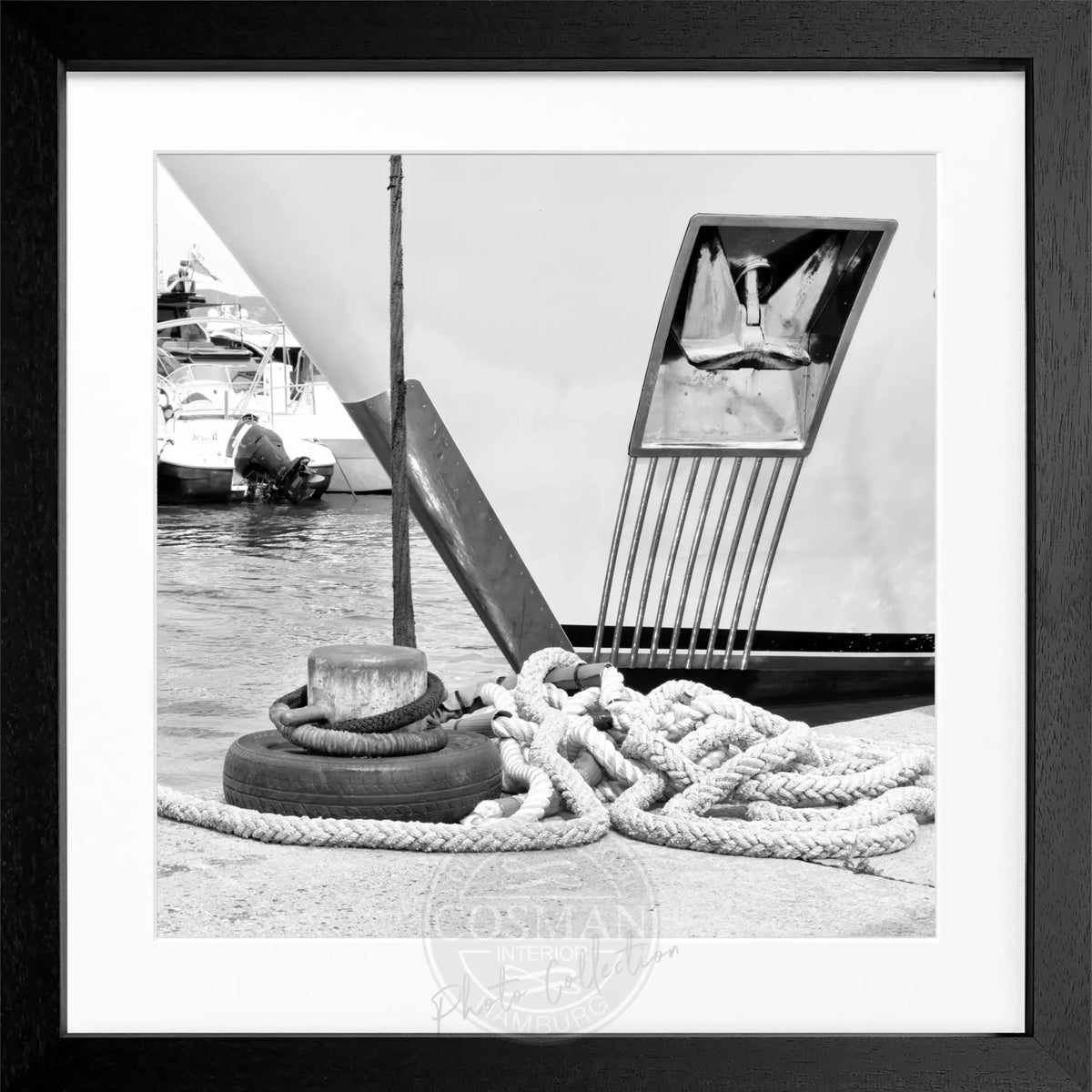 Schwarz-weiß Poster mit Rahmen, Yacht Motiv, Saint Tropez, von Cosman-Photocollection, 55x55cm, quadratisch, elegante Wanddekoration