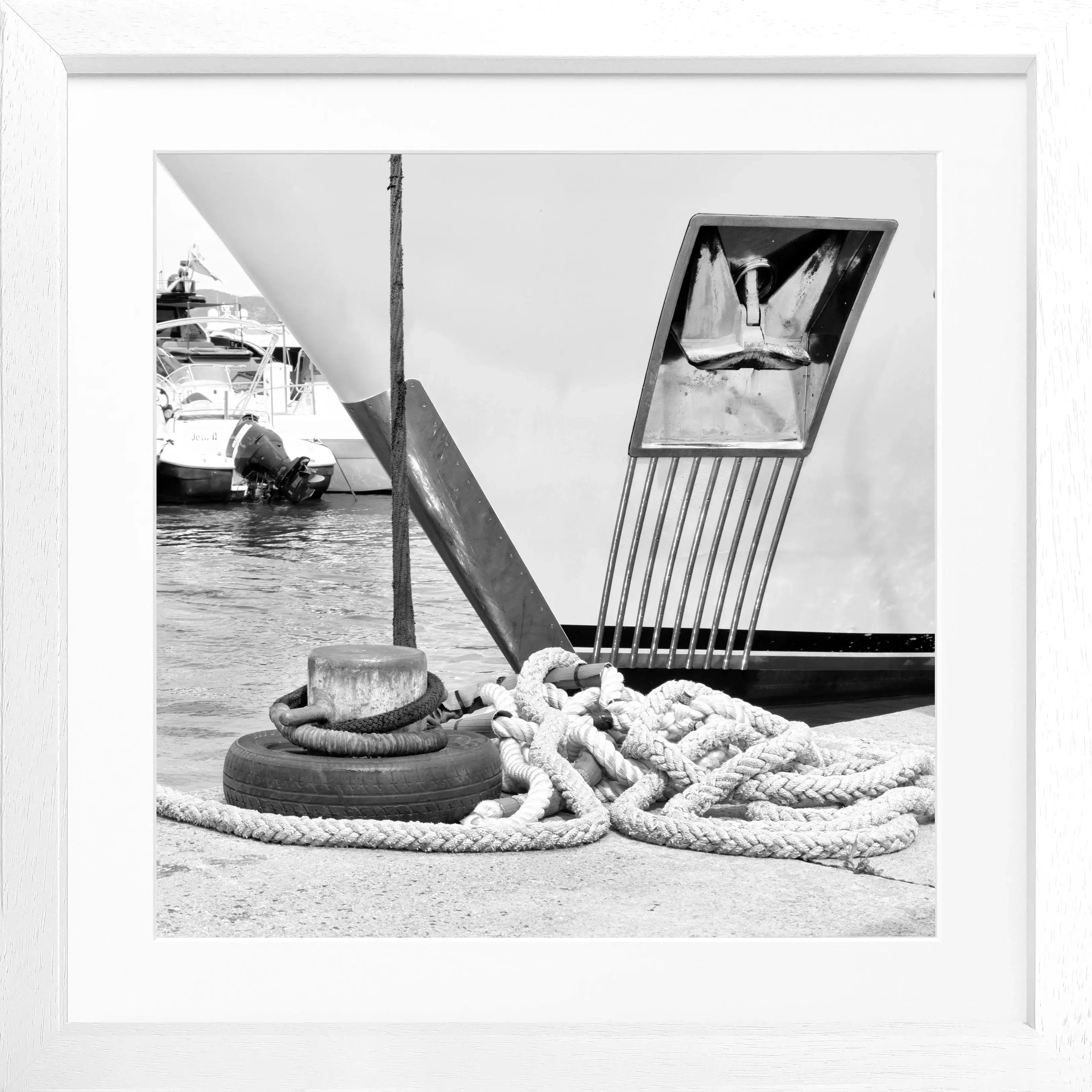 Schwarz-weiß Poster mit Rahmen, Yacht-Motiv, Saint Tropez, 55x55cm, von Cosman-Photocollection, quadratisch