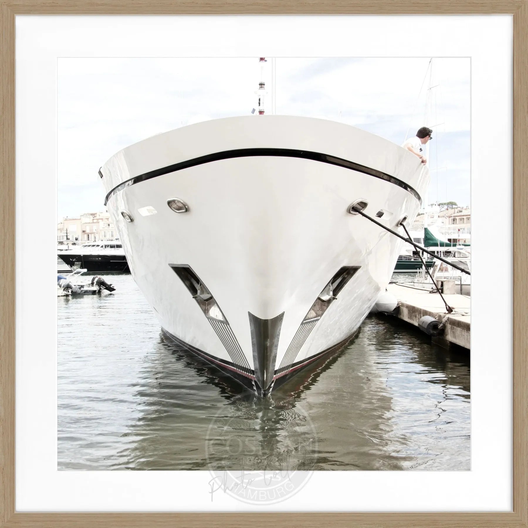 Schwarz-weißes Poster mit Rahmen, Yacht-Motiv in Saint Tropez, Cosman-Photocollection, quadratisch 55x55cm.