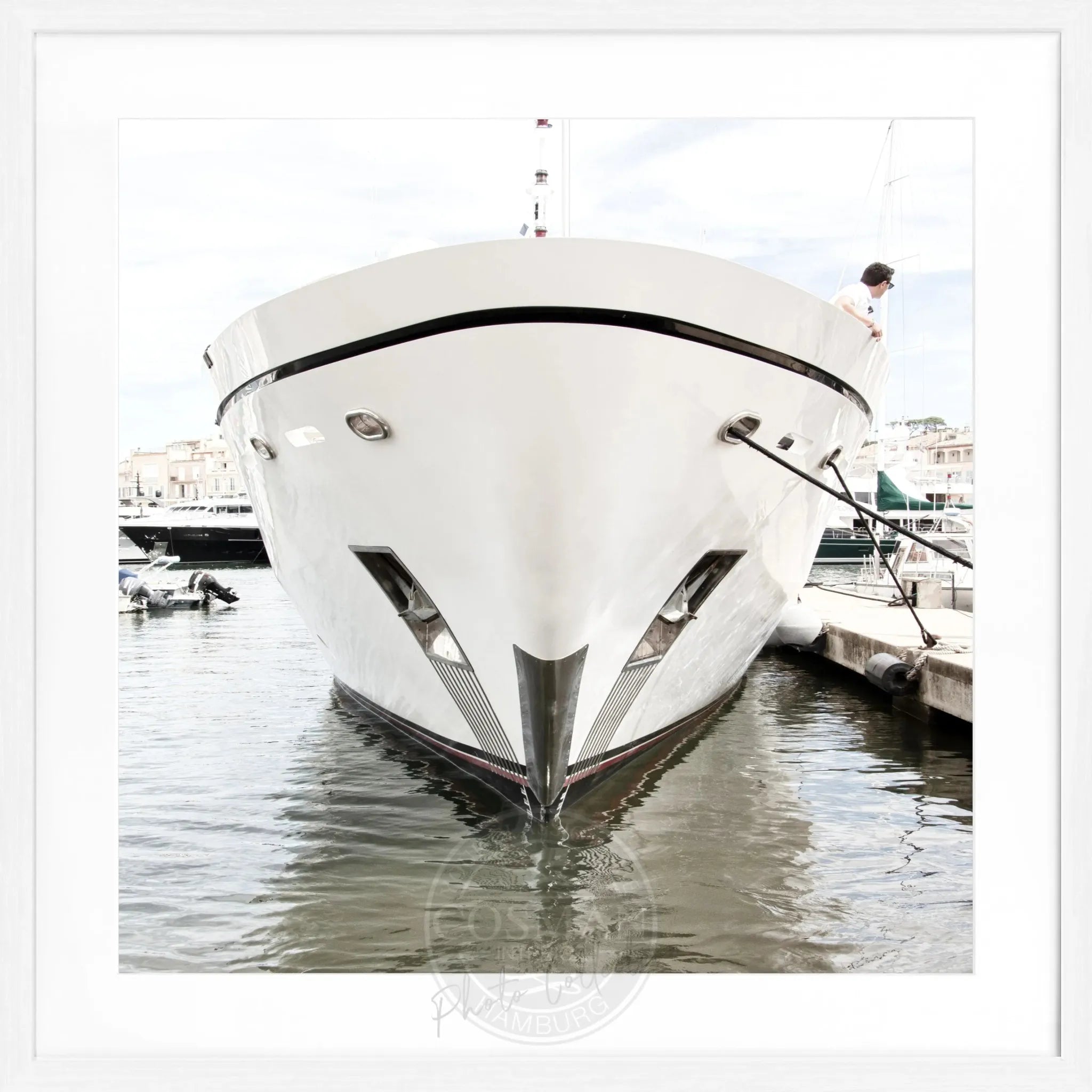 Schwarz-Weiß-Poster mit Rahmen, Motiv einer Yacht in Saint Tropez, von Cosman-Photocollection, quadratisch, 55x55cm