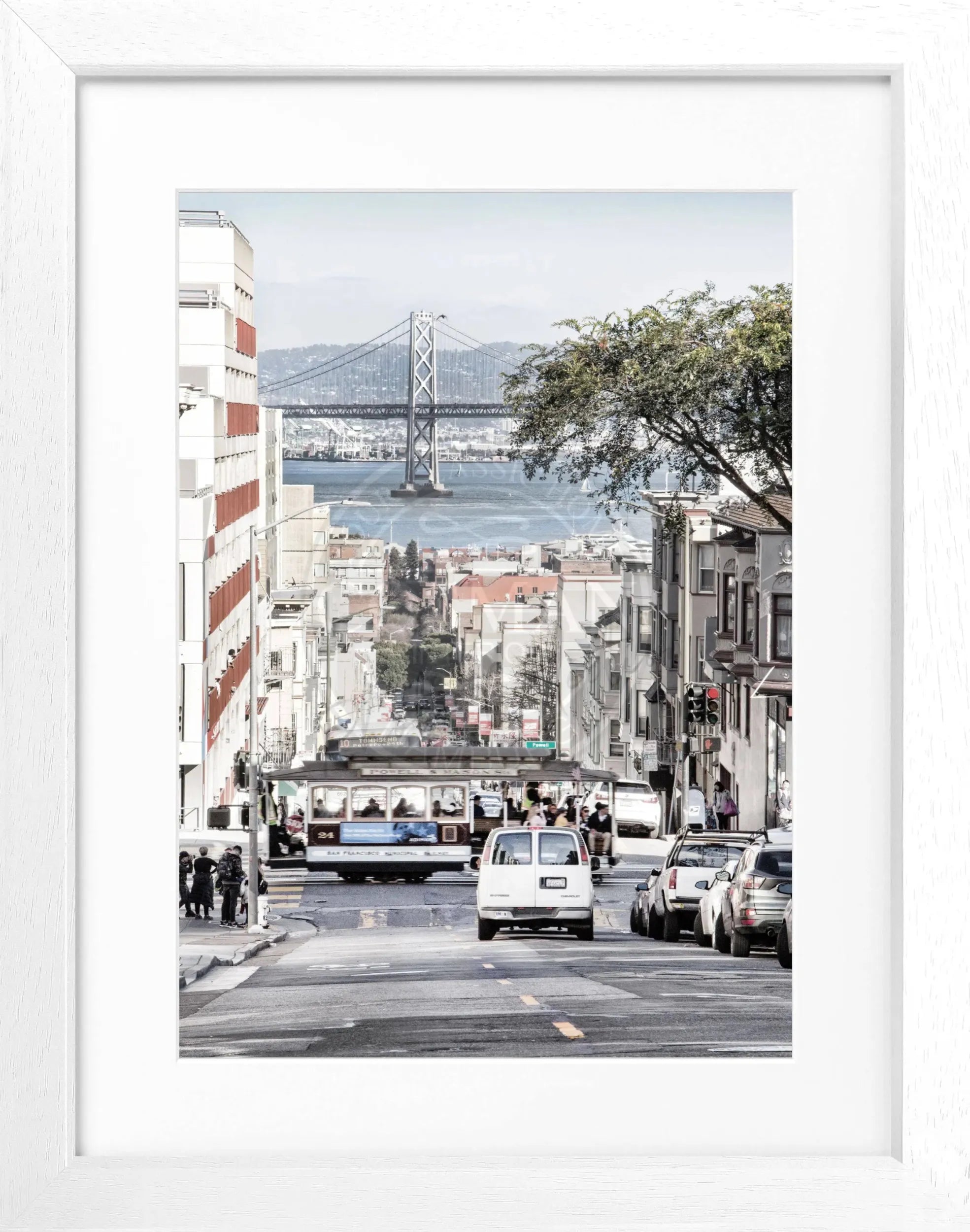 Schwarz-weiß Poster mit Rahmen von Cosman-Photocollection, zeigt die Bay Bridge in San Francisco, Maße 25x31 cm.