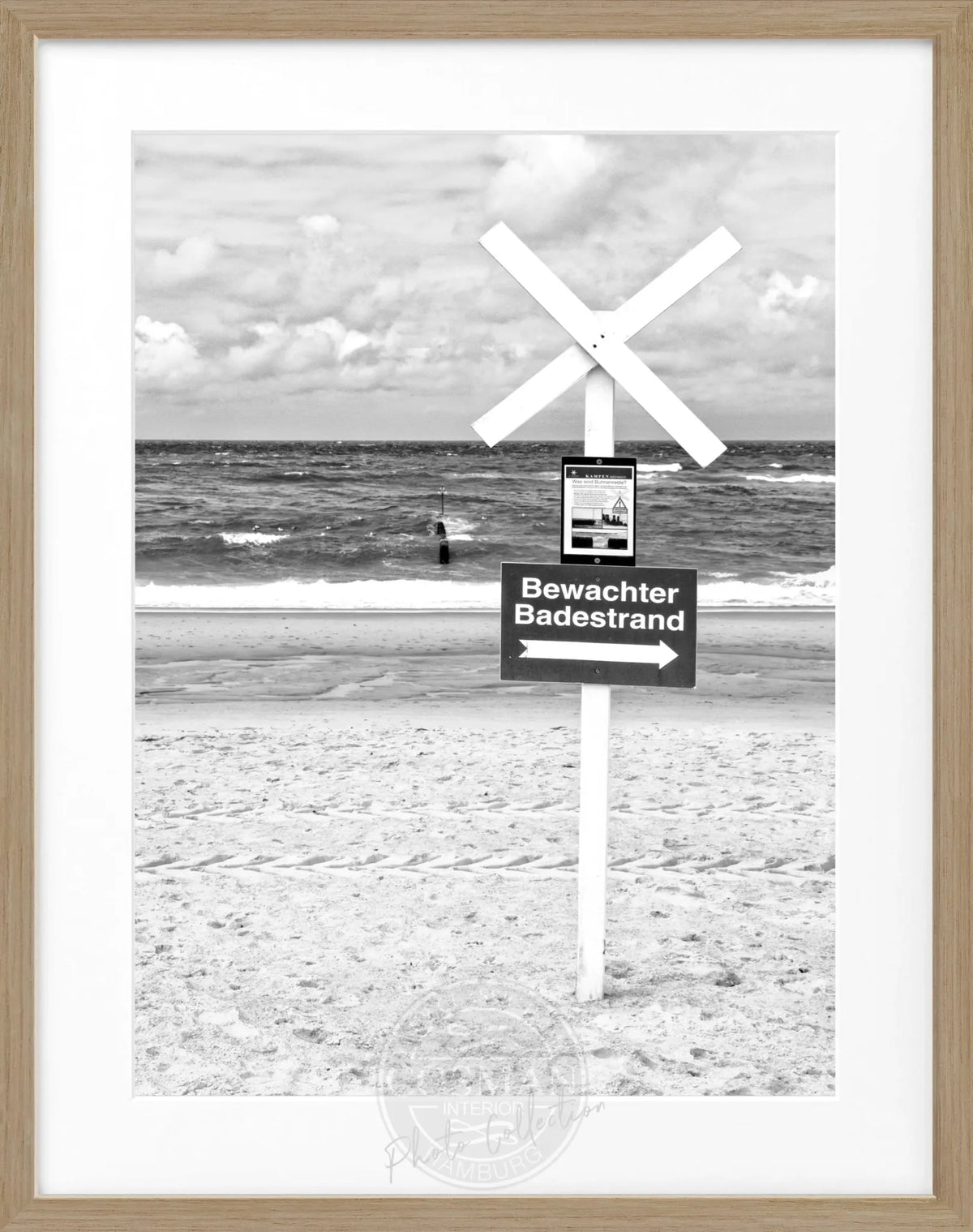 Schwarz-weiß Poster mit Rahmen, Bewachter Badestrand Sylt, von Cosman-Photocollection, 25x31cm, idyllische Strandszene