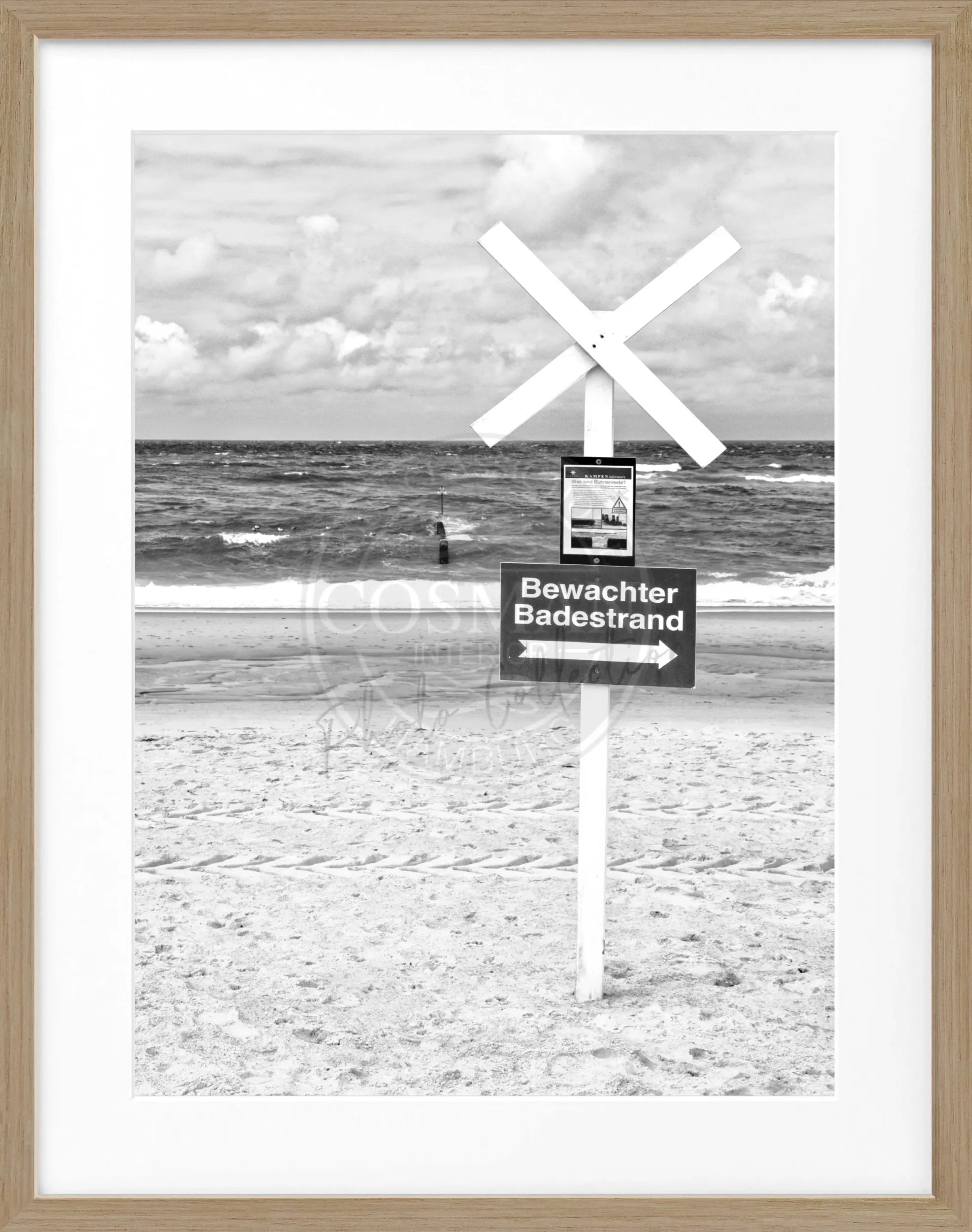 Schwarz-weiß Poster mit Rahmen, Bewachter Badestrand Sylt, von Cosman-Photocollection, 25x31cm, idyllische Strandszene