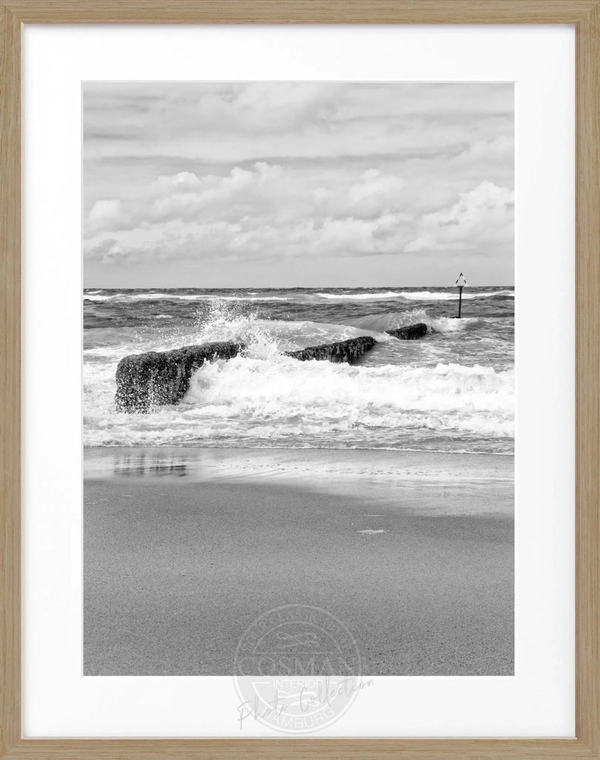 Schwarz-weiß Poster mit Rahmen ’Buhne’ Sylt SY61 von Cosman-Photocollection, Motiv an der Nordseeküste, 25x31 cm