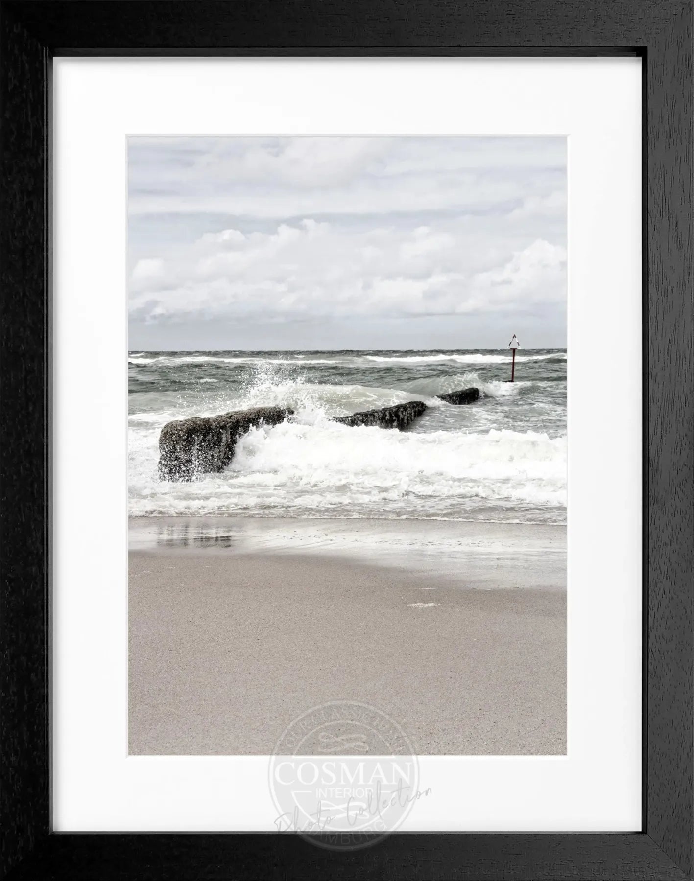 Schwarz-weiß Poster mit Rahmen ’Buhne’ Sylt von Cosman-Photocollection, 25x31 cm, maritime Küstenansicht