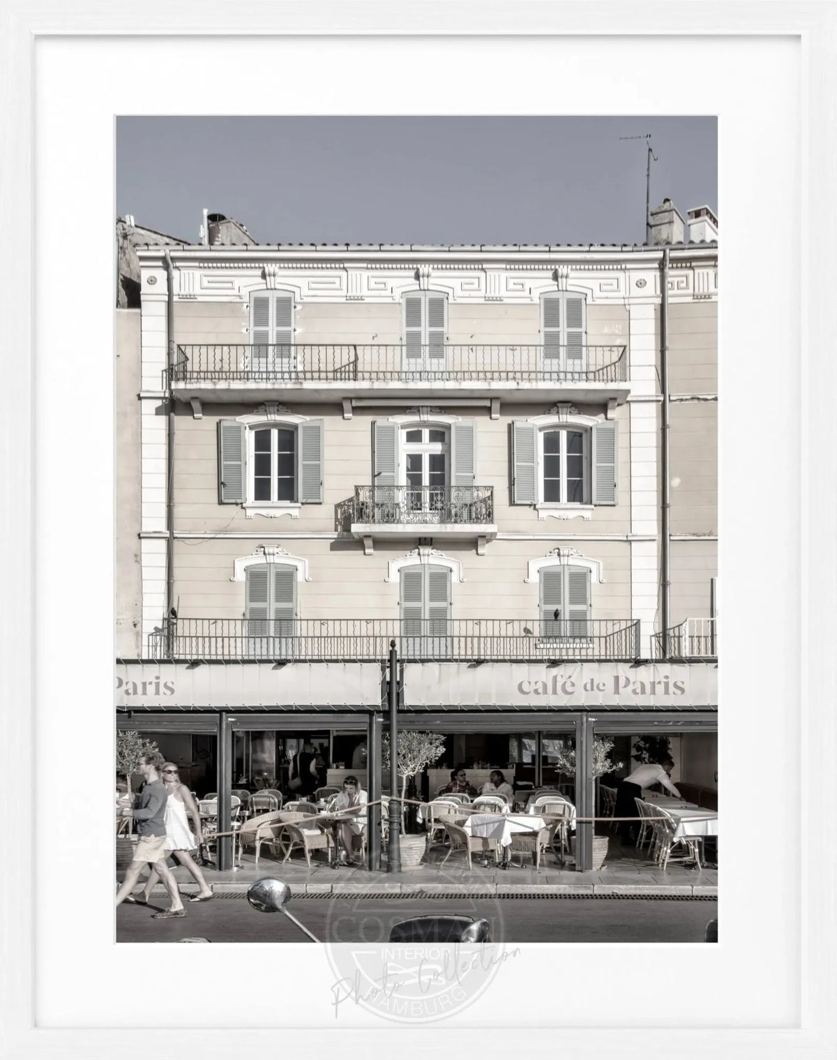Schwarz-weiß Poster mit Rahmen 'Cafe de Paris' Saint Tropez von Cosman-Photocollection, 25x31 cm, stilvolles Wandbild