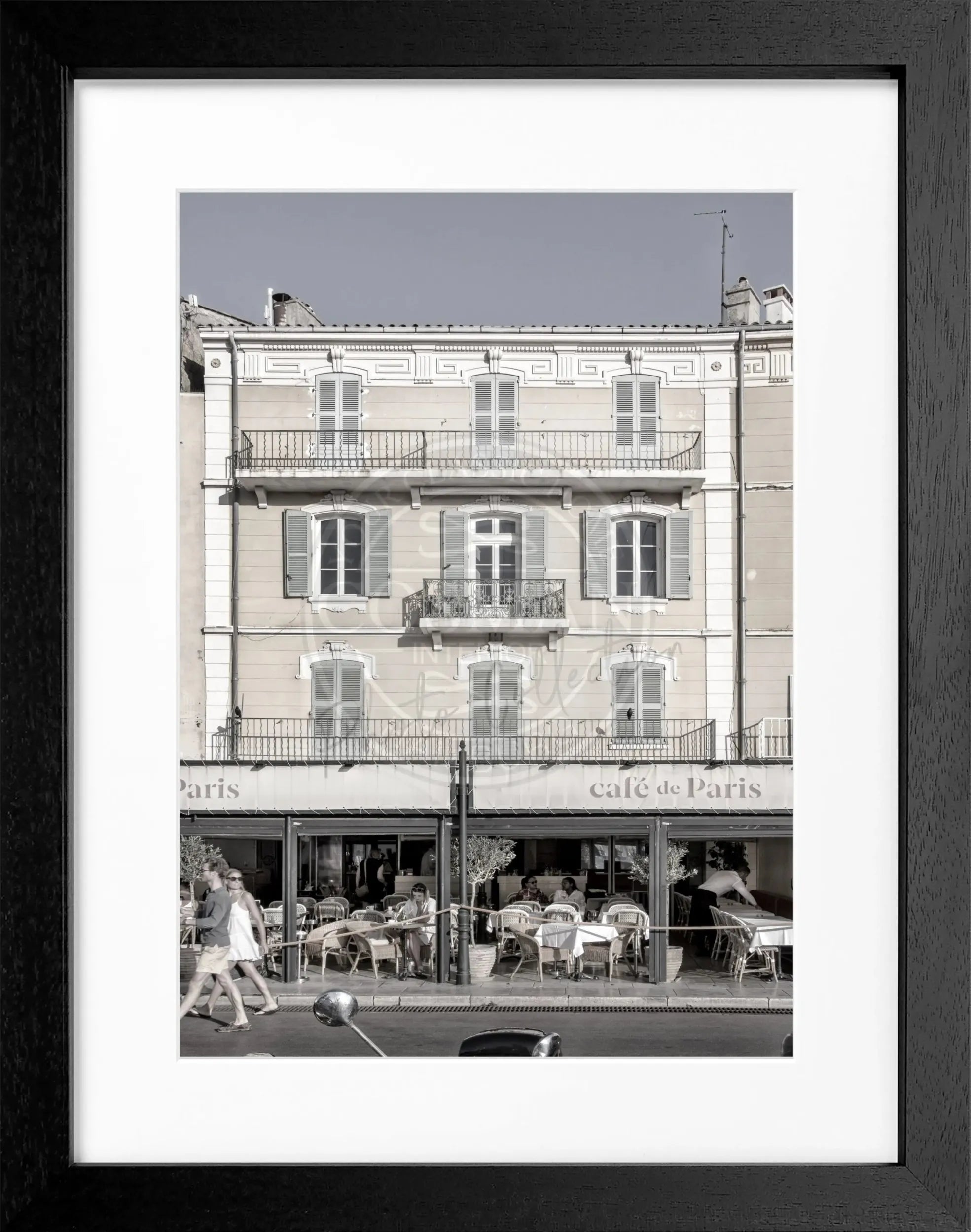 Schwarz-weiß Poster mit Rahmen „Cafe de Paris“ Saint Tropez von Cosman-Photocollection, 25x31 cm, stilvolle Wanddekoration