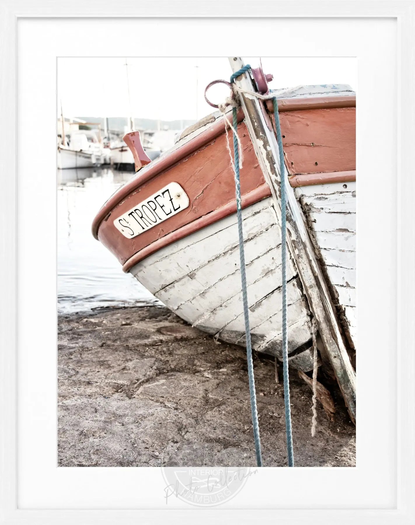 Schwarz-weiß Poster mit Rahmen von Cosman-Photocollection, Fischerboot Motiv, Saint Tropez, 25x31cm
