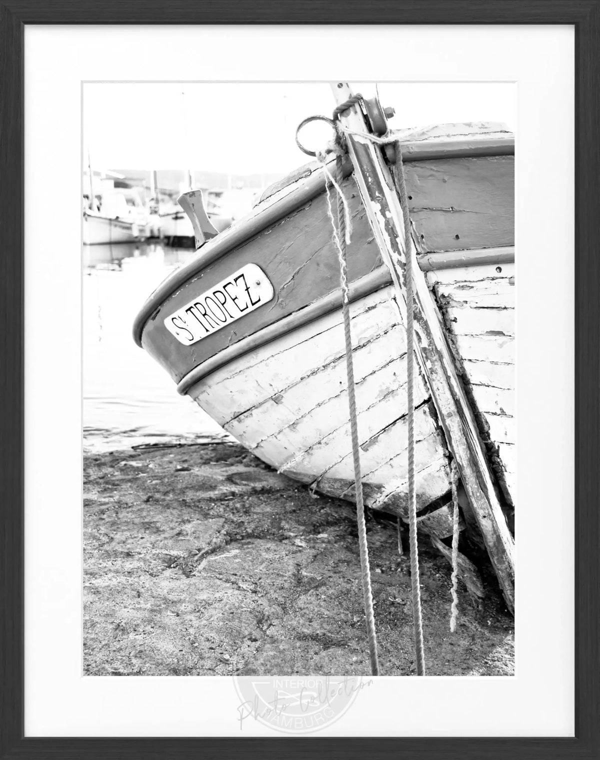 Schwarz-weiß Poster mit Rahmen, Fischerboot in Saint Tropez, von Cosman-Photocollection, 25x31cm, maritime Dekoration