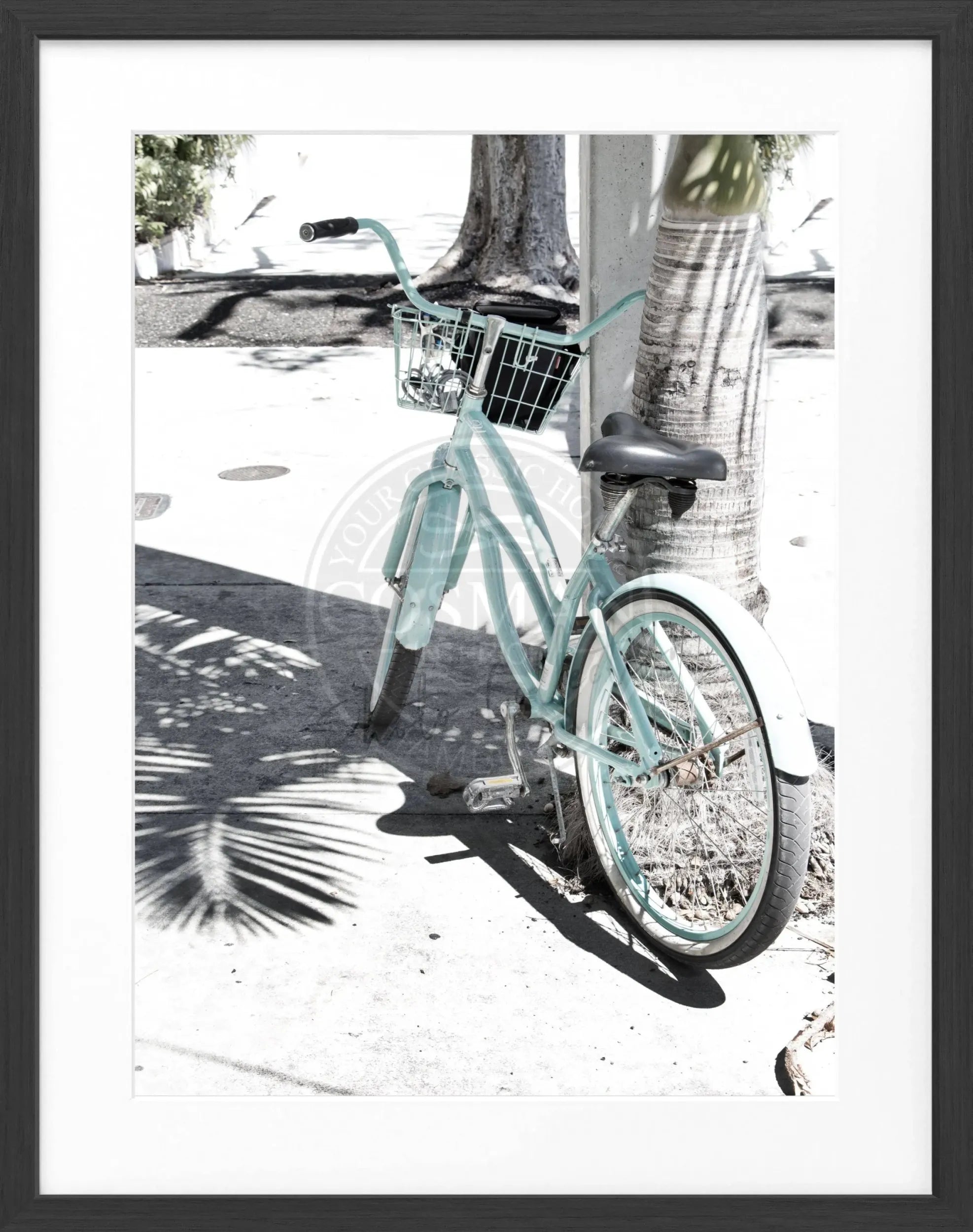 Schwarz-weiß Poster mit Rahmen von Cosman-Photocollection, Florida Key West 'Bike', 25x31 cm, Wanddekoration, fotorealistisches Motiv