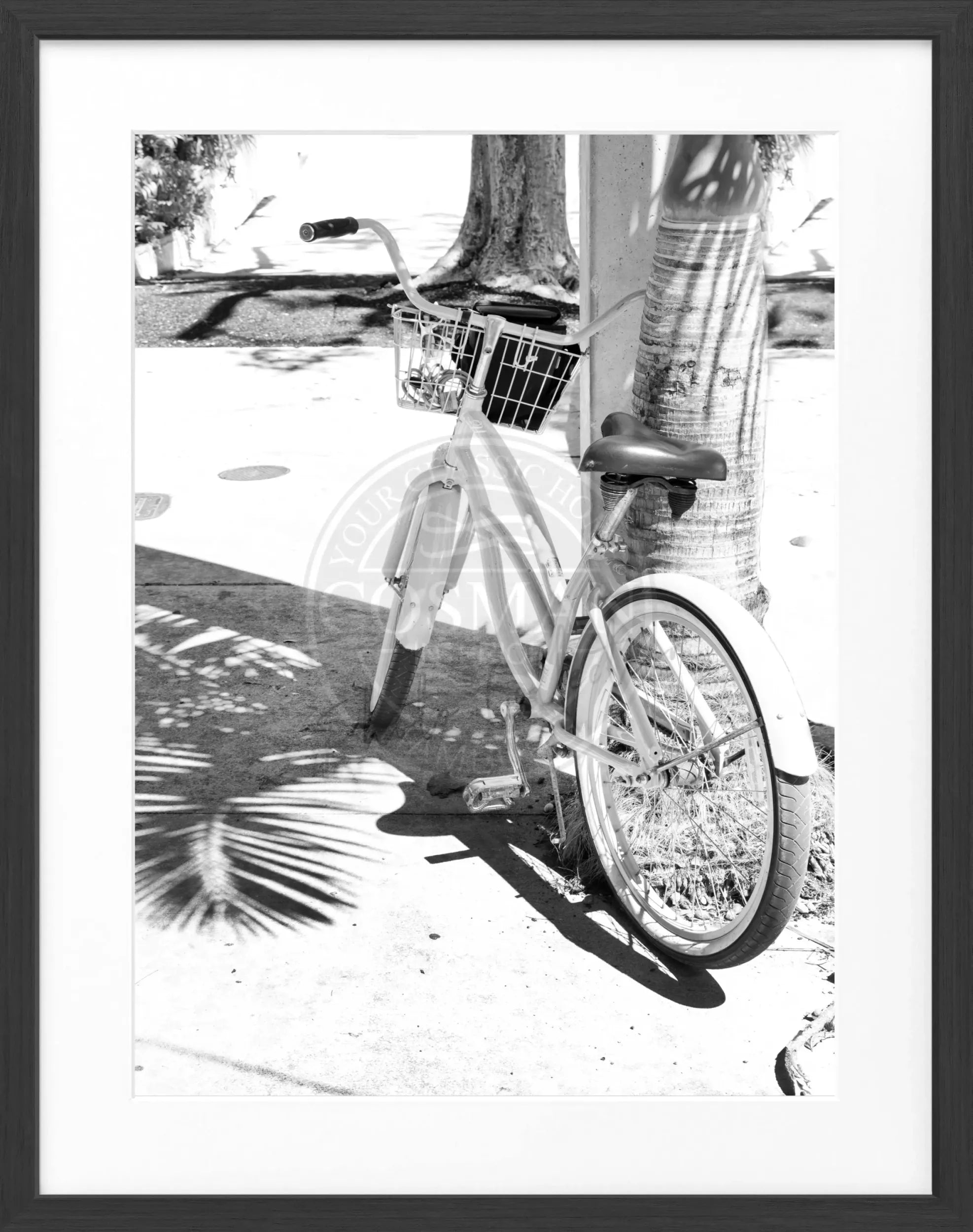 Schwarz-weiß Poster mit Rahmen von Cosman-Photocollection, Florida Key West Bike, 25x31 cm, dekoratives Wandbild