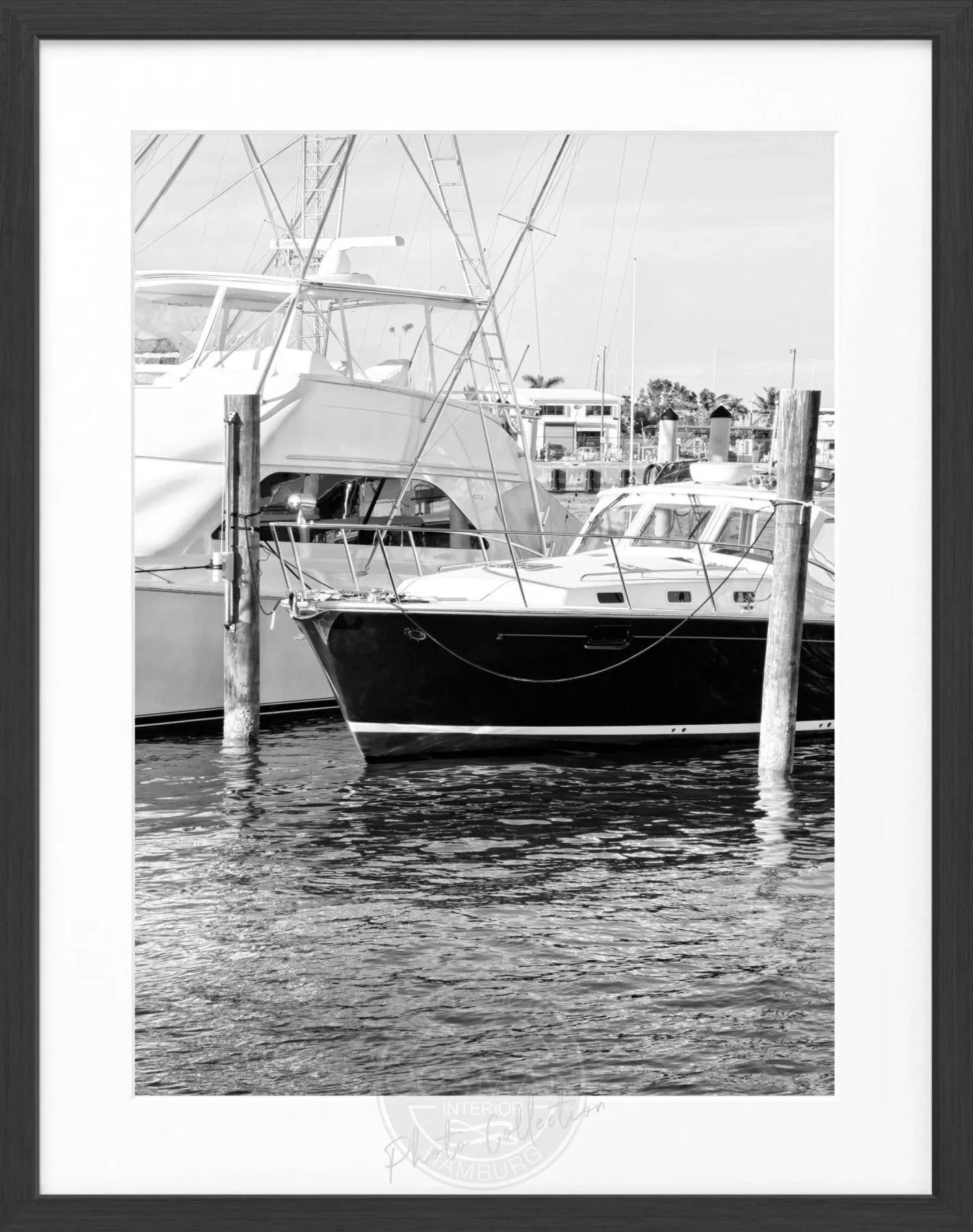 Schwarz-weiß Poster mit Rahmen von Cosman-Photocollection, Florida Key West Boot Motiv, 25x31 cm, Wanddekoration