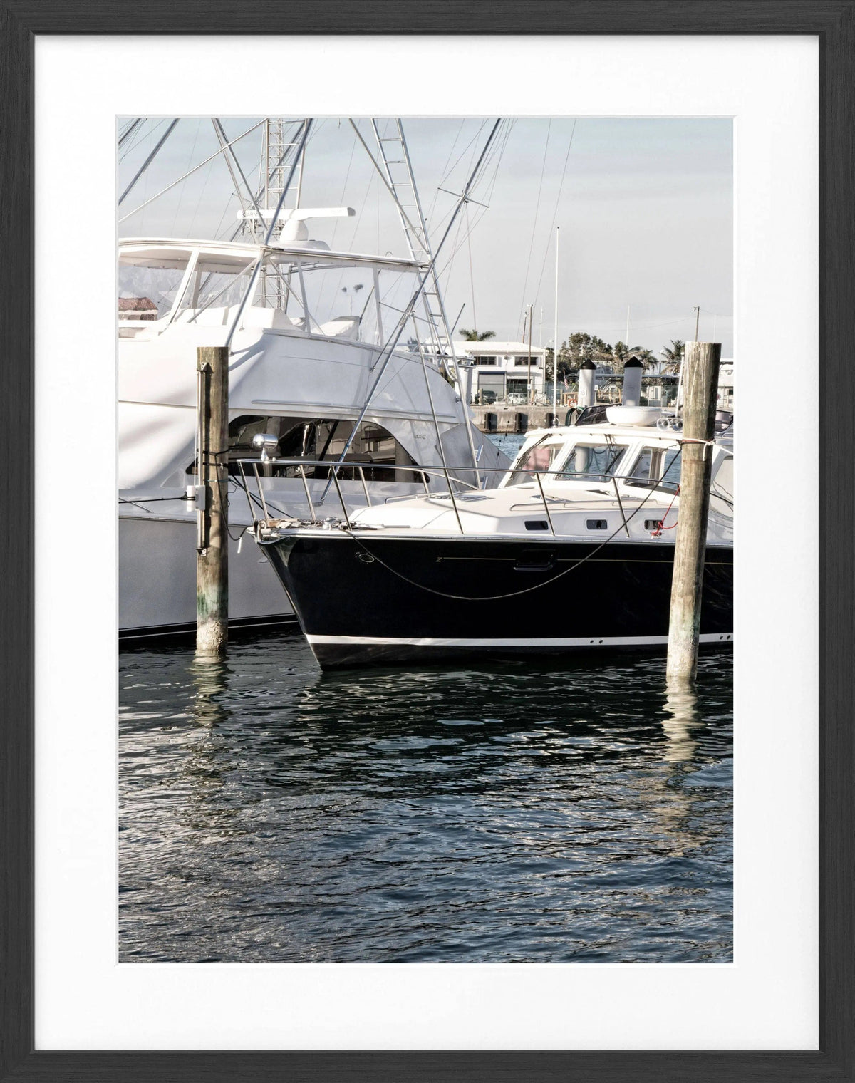 Schwarz-weiß Poster mit Rahmen von Cosman-Photocollection, Florida Key West Boot Motiv, 25x31 cm, Kunstwanddekoration