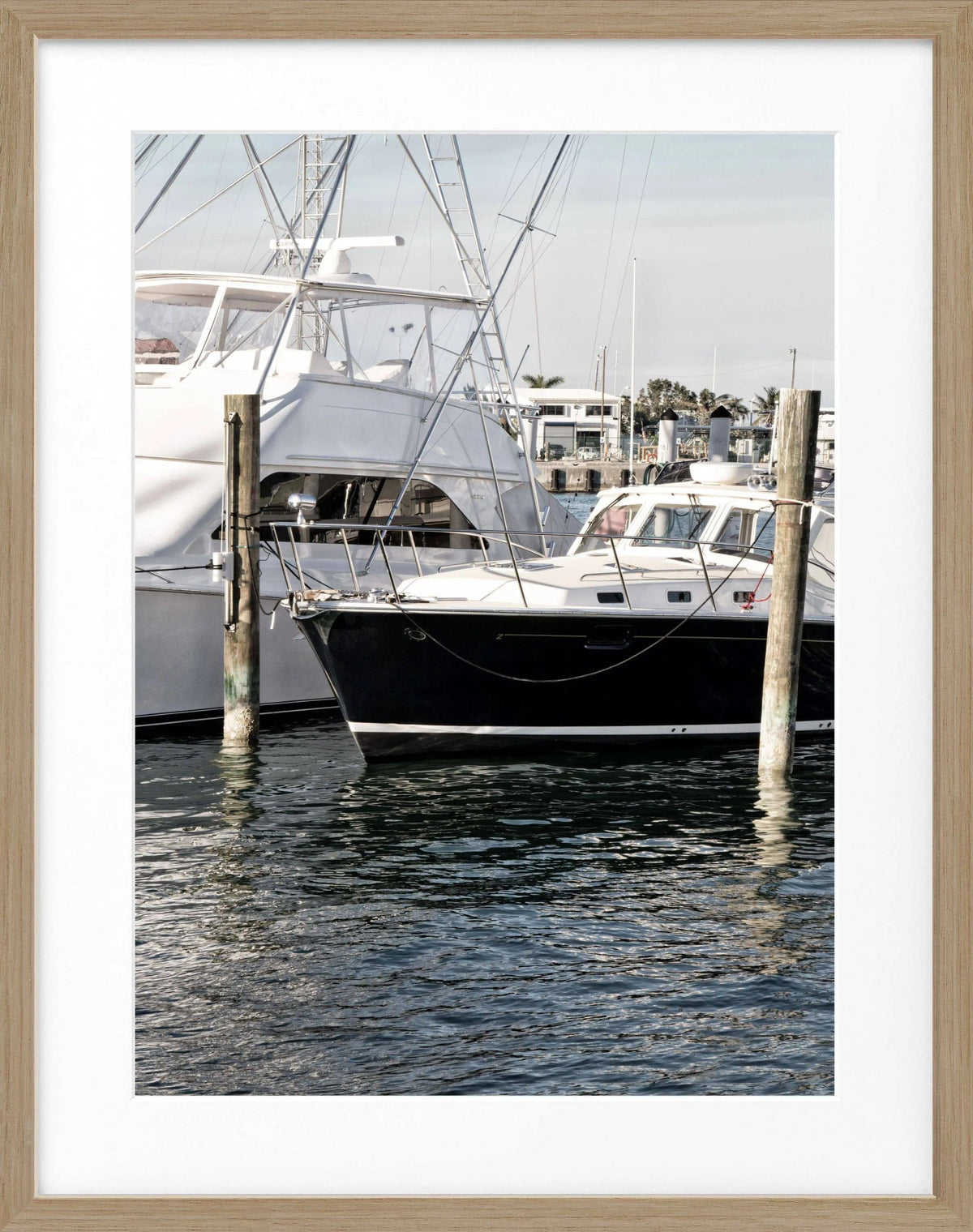 Schwarz-weiß Poster mit Rahmen von Cosman-Photocollection, Florida Key West Boot-Motiv, 25x31 cm, Fotokunst.