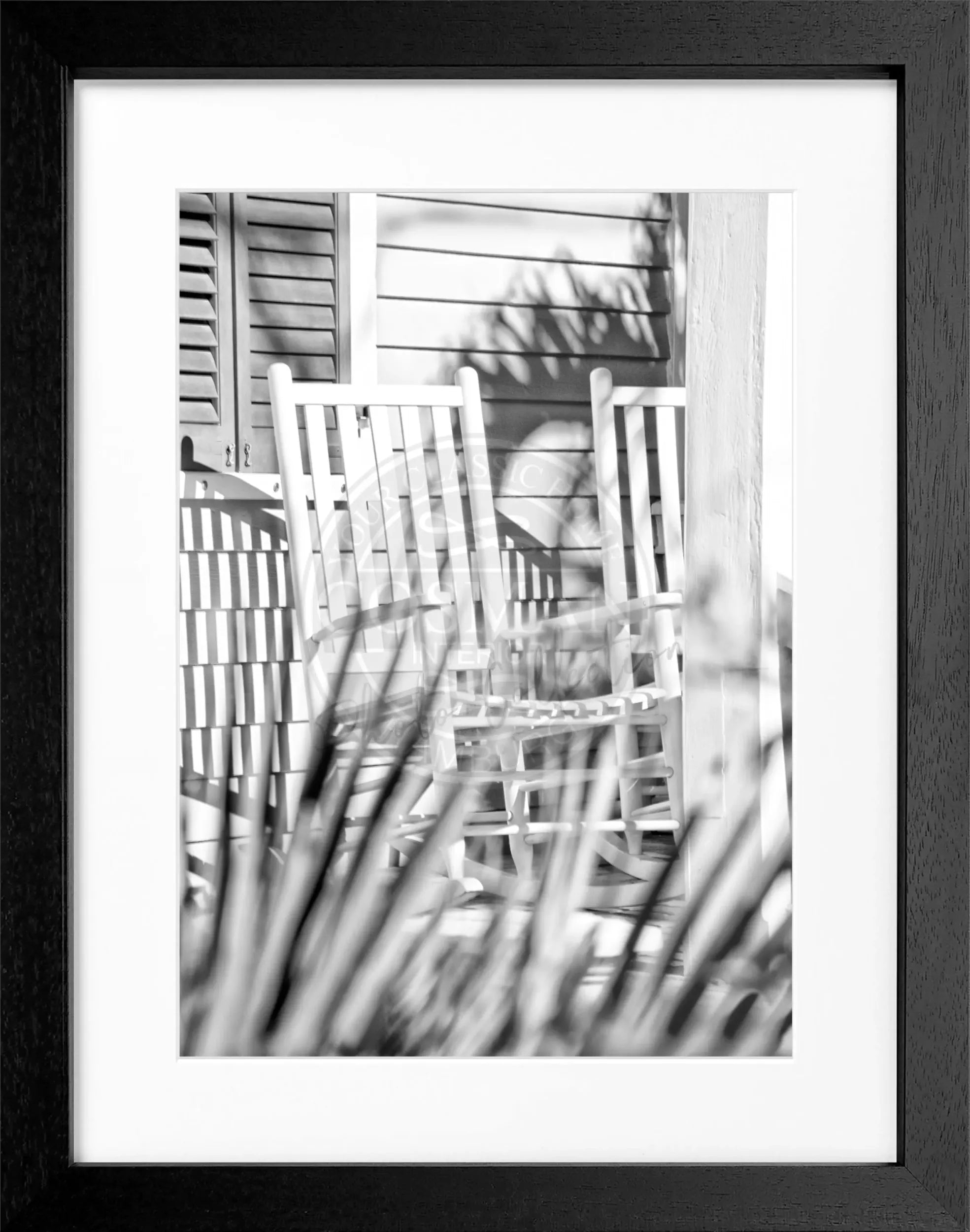 Schwarz-weiß Poster mit Rahmen von Cosman-Photocollection, Florida Key West mit Deckchair, 25x31cm, Wanddekoration