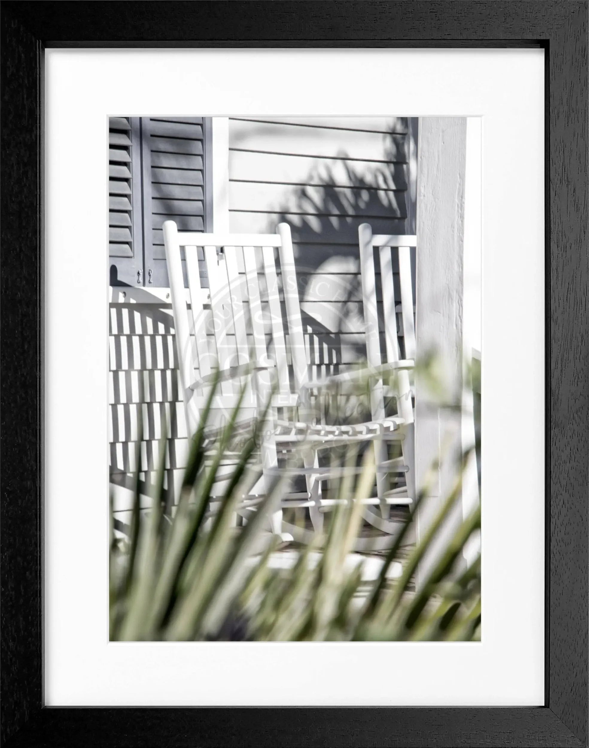 Schwarz-weiß Poster mit Rahmen, Florida Key West Deckchair Motiv, 25x31cm, von Cosman-Photocollection