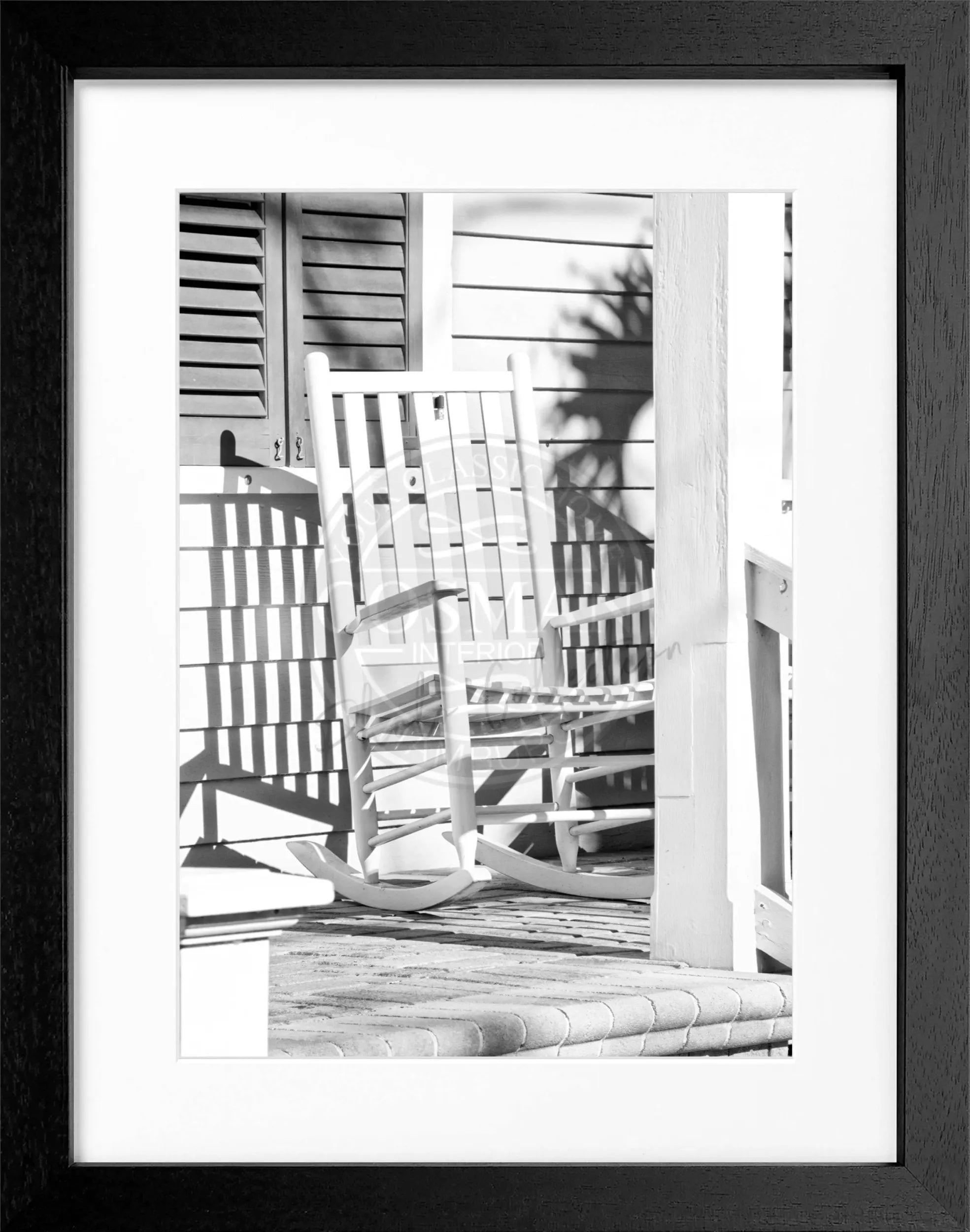 Schwarz-weiß Poster mit Rahmen von Florida Key West, zeigt ein Deckchair, von Cosman-Photocollection, 25x31 cm.