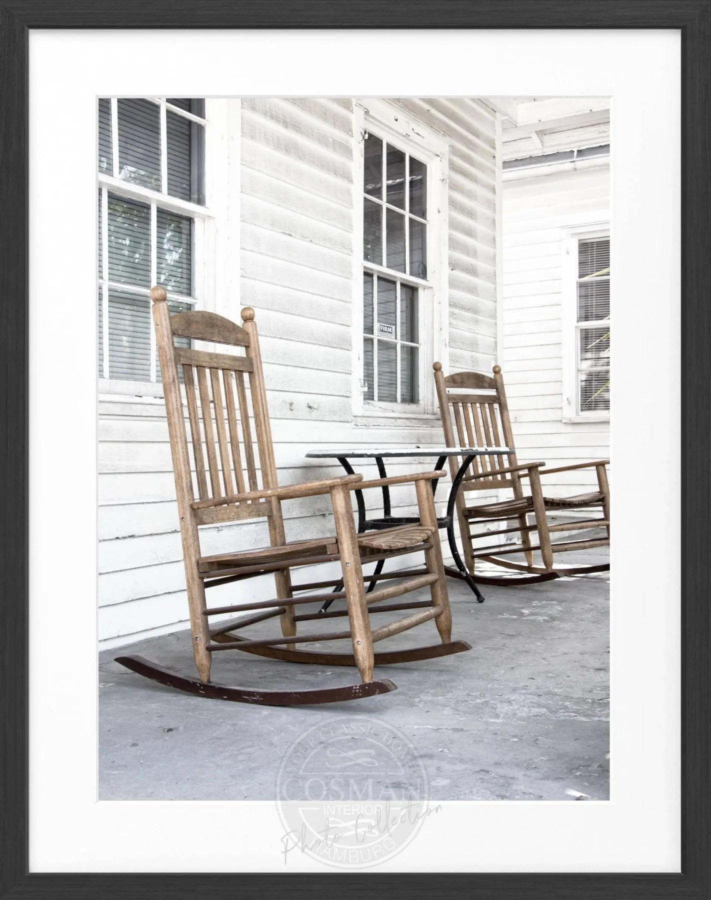 Schwarz-weiß Poster mit Rahmen von Cosman-Photocollection, Florida Key West mit Liegestuhl, Maße 25x31 cm, dekoratives Wandbild