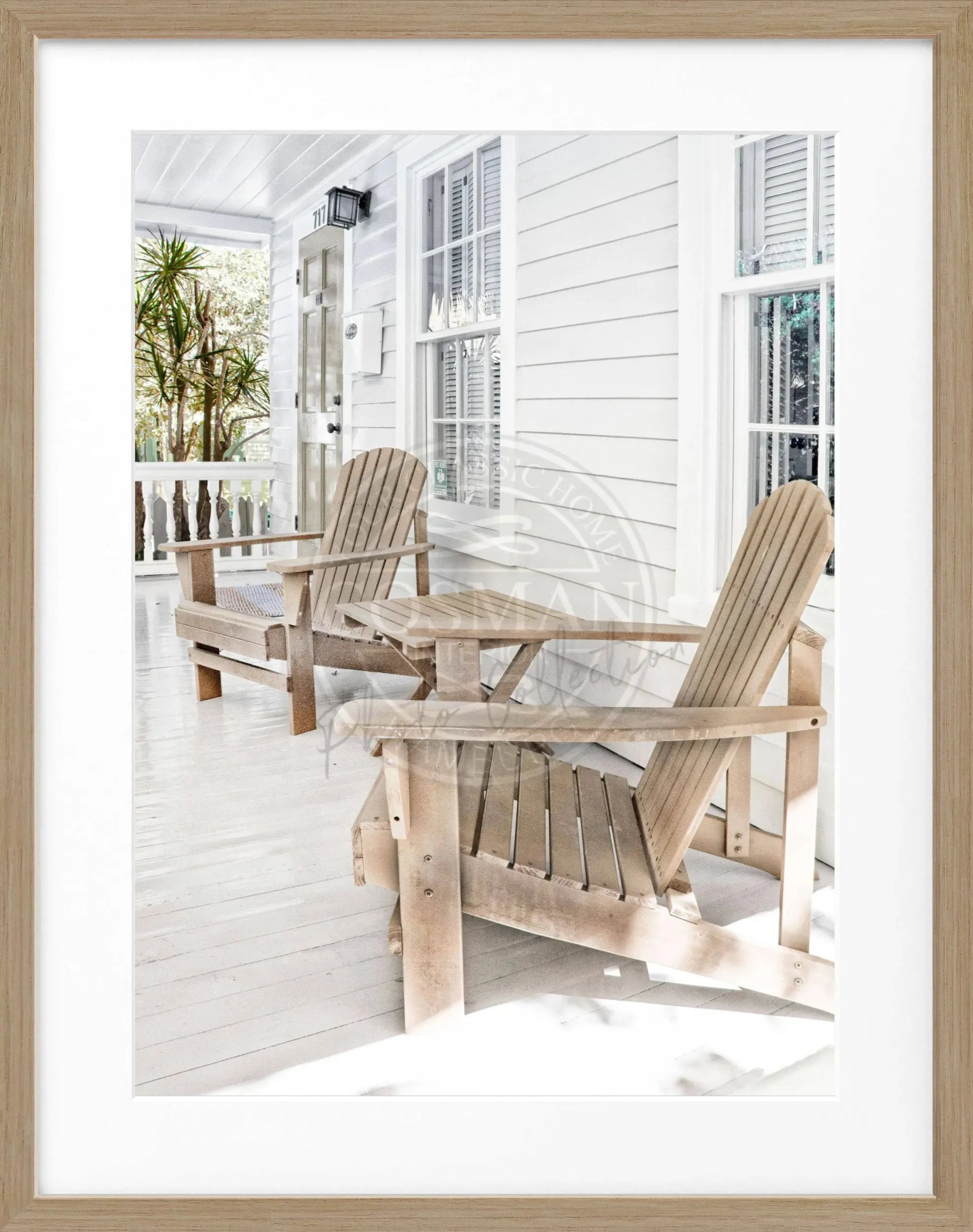 Schwarz-weiß Poster mit Rahmen von Cosman-Photocollection, Florida Key West mit Liegestuhl, Maße 25x31 cm, dekoratives Wandbild