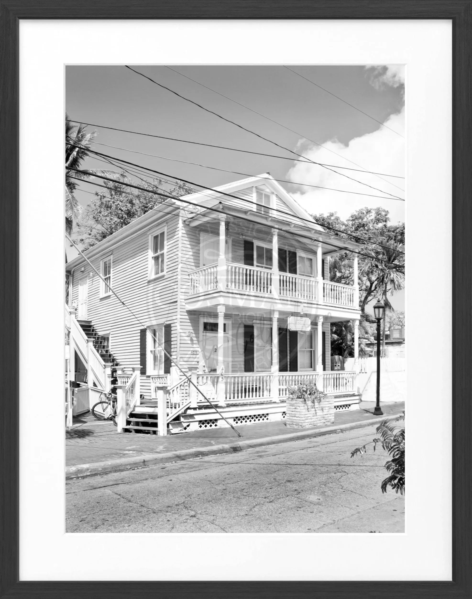 Schwarz-weiß Poster von Florida Key West mit schwarzem Rahmen, 25x31 cm, von Cosman-Photocollection.