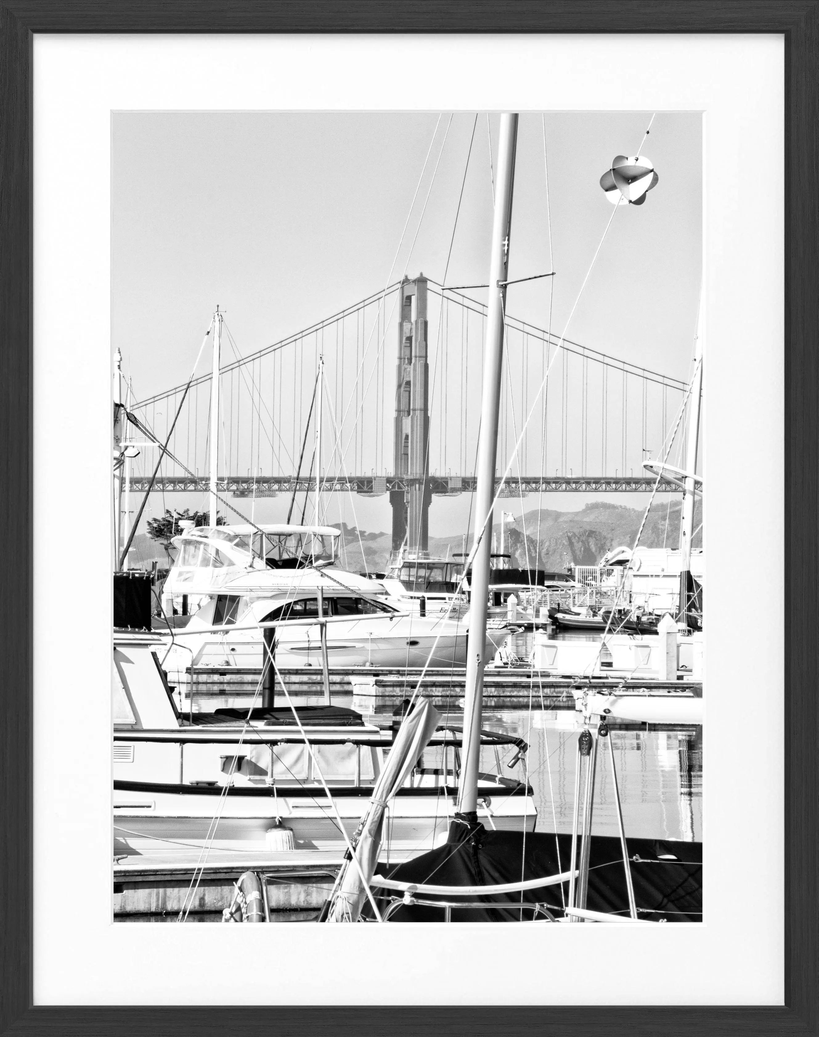 Schwarz-weiß Poster mit Rahmen von Cosman-Photocollection, Golden Gate Bridge in San Francisco, 25x31 cm, elegant Wanddekoration