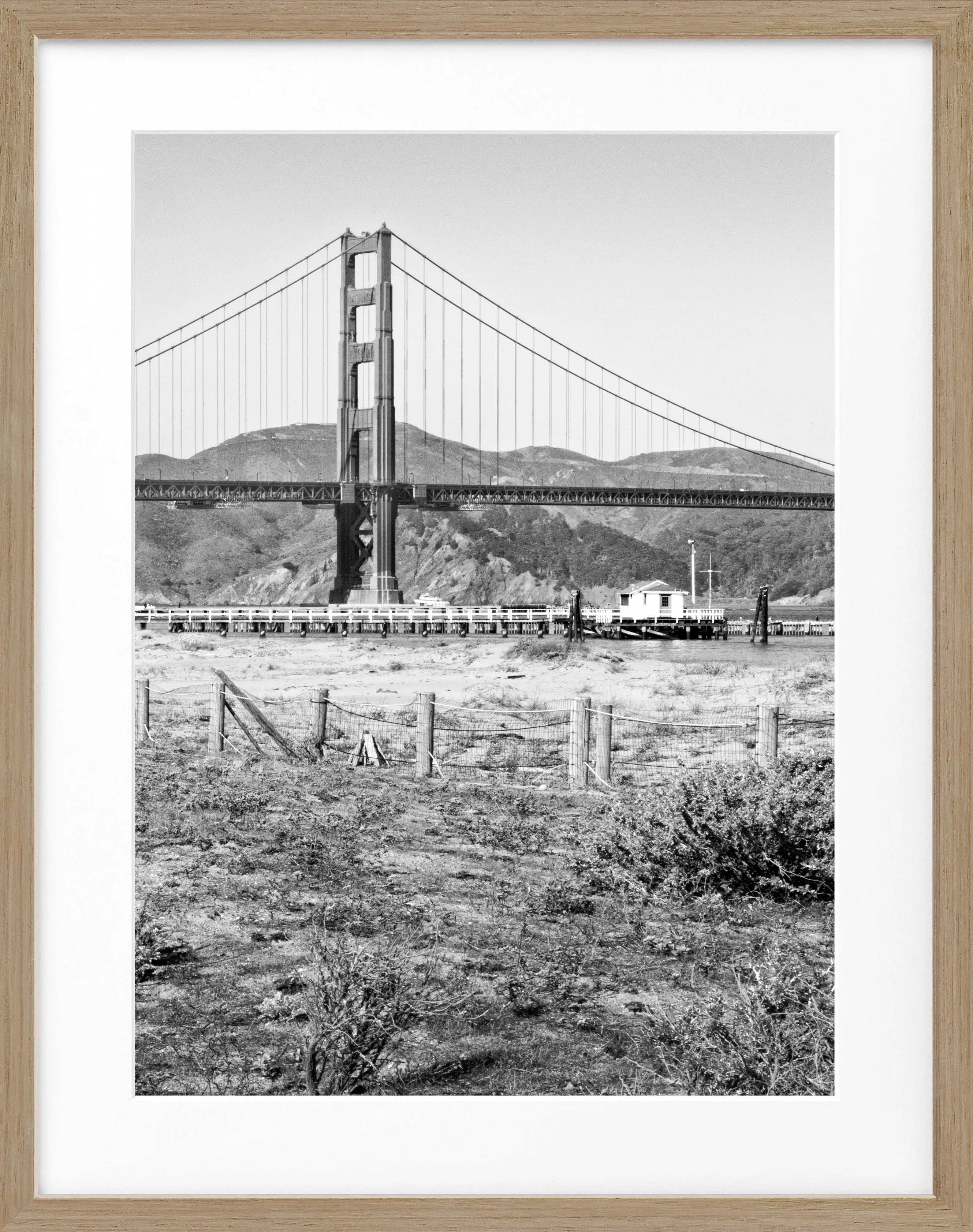 Schwarz-weiß Poster mit Rahmen von Cosman-Photocollection, Golden Gate Bridge in San Francisco, 25x31 cm, Motiv.