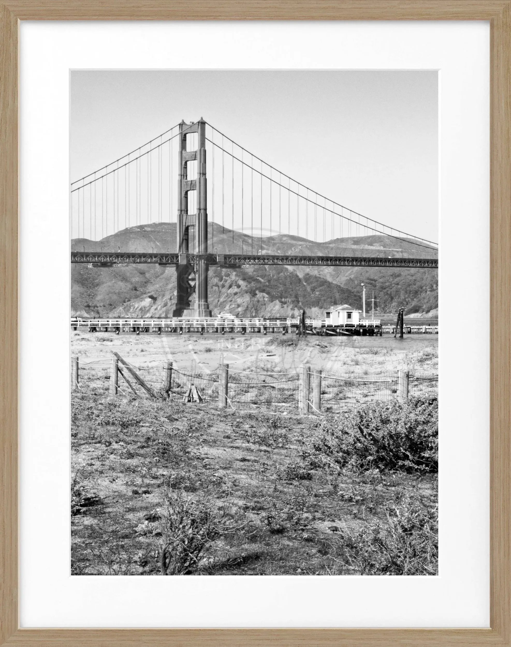 Schwarz-weiß Poster mit Rahmen von Cosman-Photocollection, Golden Gate Bridge in San Francisco, 25x31 cm, Motiv SF44
