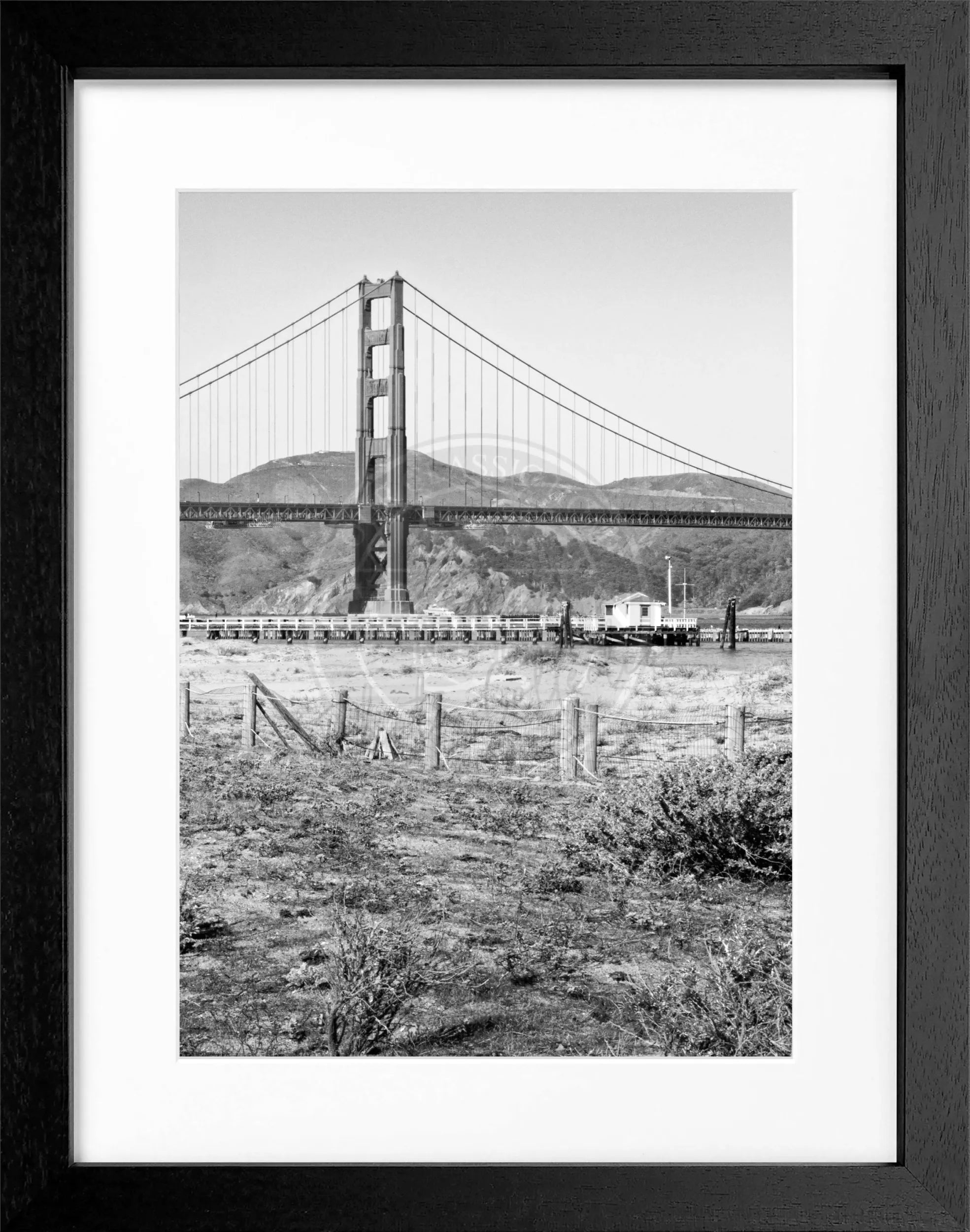 Schwarz-weiß Poster mit Rahmen von Cosman-Photocollection, Golden Gate Bridge in San Francisco, 25x31 cm, Motiv SF44