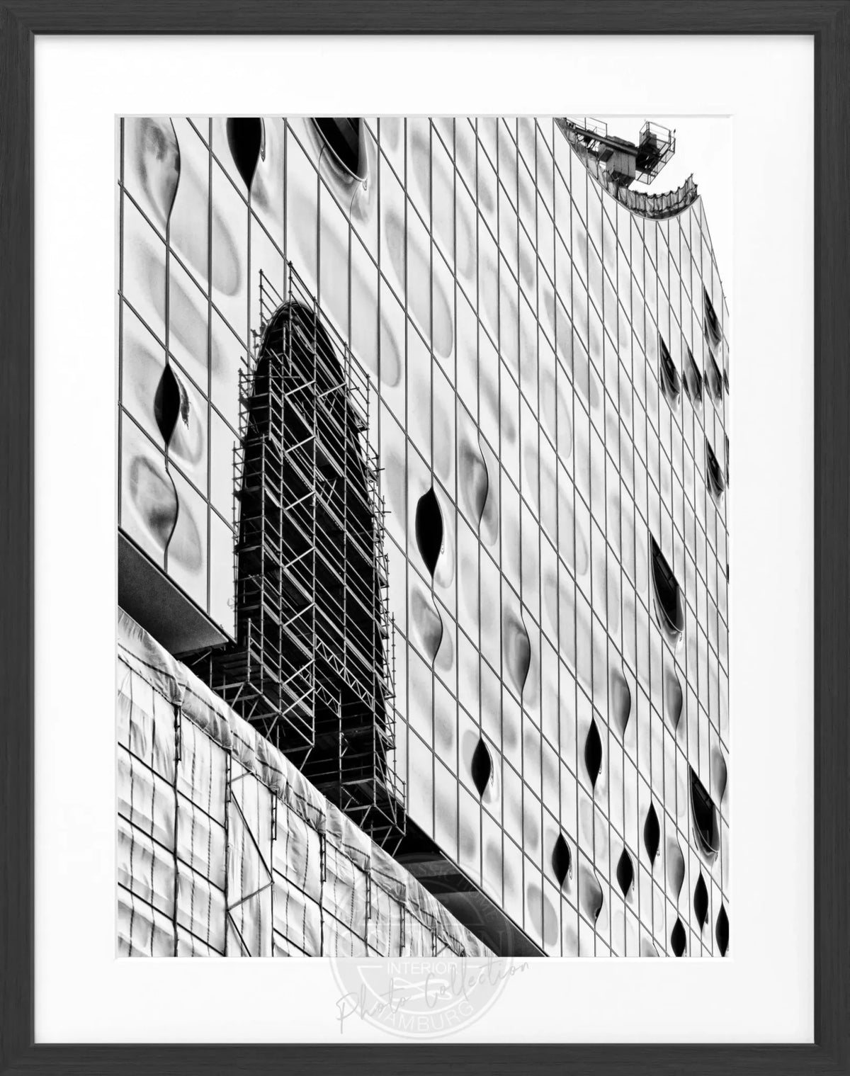 Schwarz-weiß Poster mit Rahmen von Hamburg Elphi, 25x31 cm, von Cosman-Photocollection, für Wanddekoration.