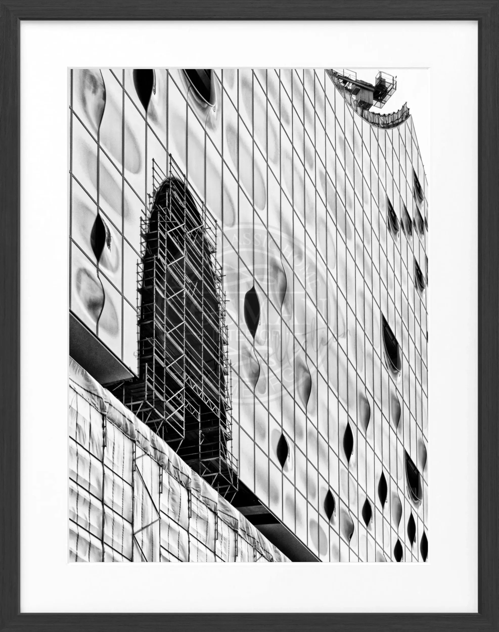 Schwarz-weiß Poster mit Rahmen von Hamburg Elphi, 25x31 cm, von Cosman-Photocollection, für Wanddekoration.
