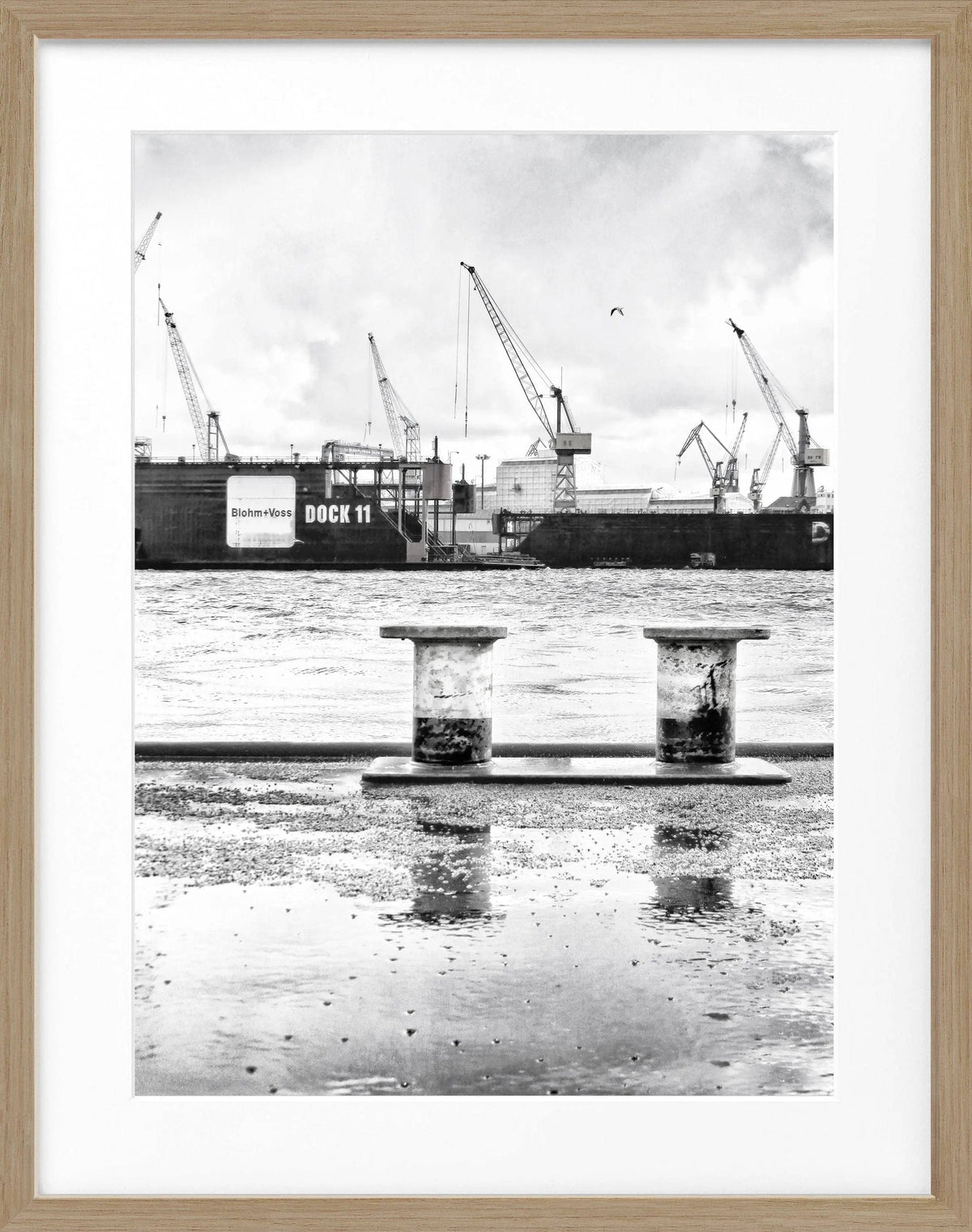Schwarz-weiß Hamburg Hafen Poster mit Rahmen, Motiv Dock 11, von Cosman-Photocollection, 25x31cm
