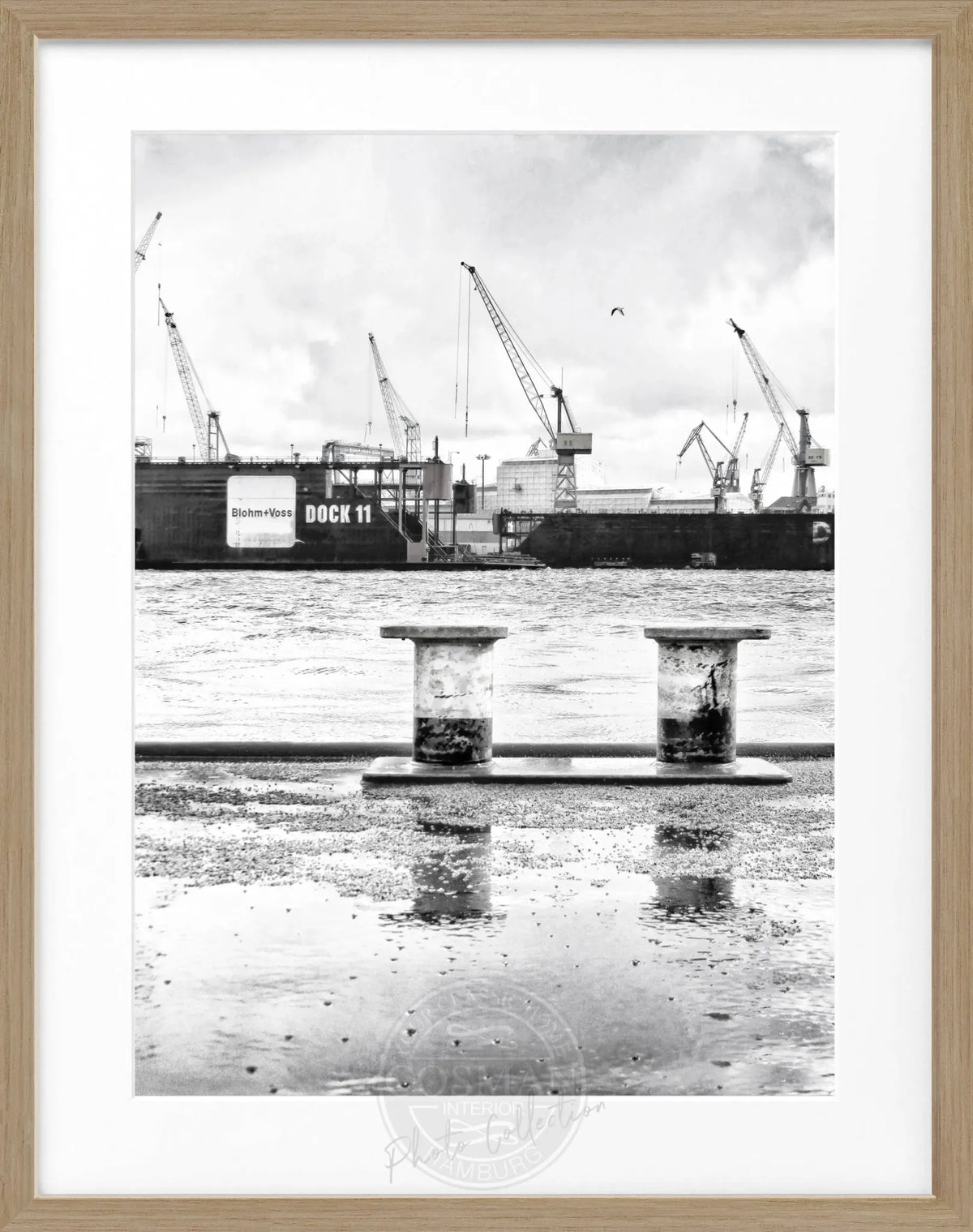 Schwarz-weiß Hamburg Hafen Poster mit Rahmen, Motiv Dock 11, von Cosman-Photocollection, 25x31cm