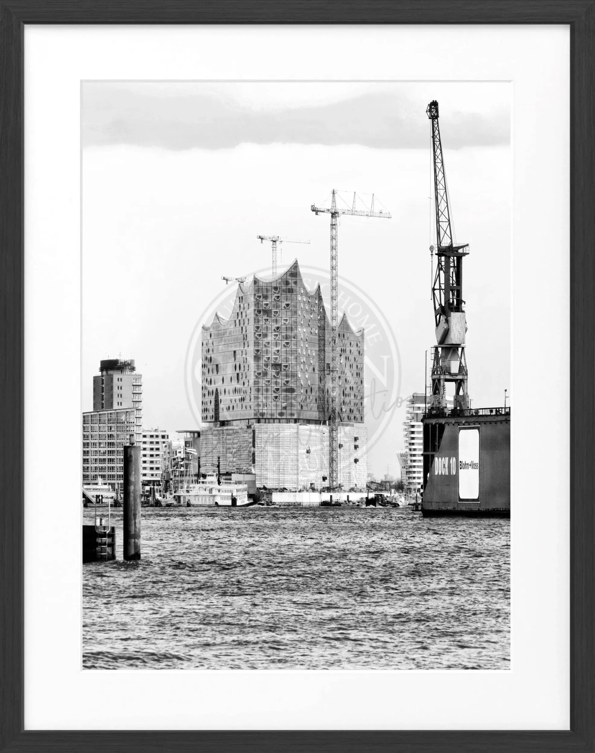 Schwarz-weiß Poster mit Rahmen, Hamburg Hafen Elphi, von Cosman-Photocollection, 25x31 cm, maritime Stadtansicht