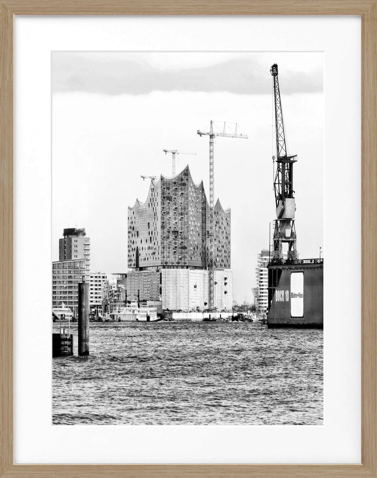Schwarz-Weiß-Poster mit Rahmen, Hamburg Hafen Elphi, von Cosman-Photocollection, 25x31cm, maritime Stadtansicht
