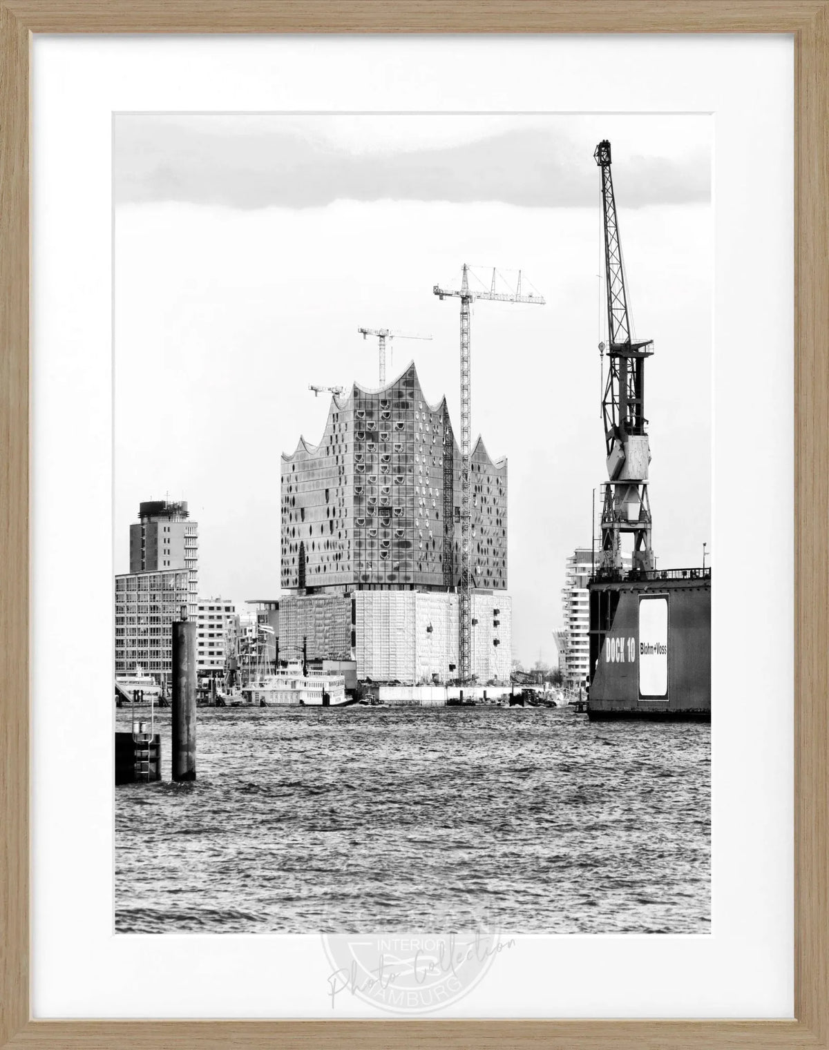 Schwarz-Weiß-Poster mit Rahmen, Hamburg Hafen Elphi, von Cosman-Photocollection, 25x31cm, maritime Stadtansicht