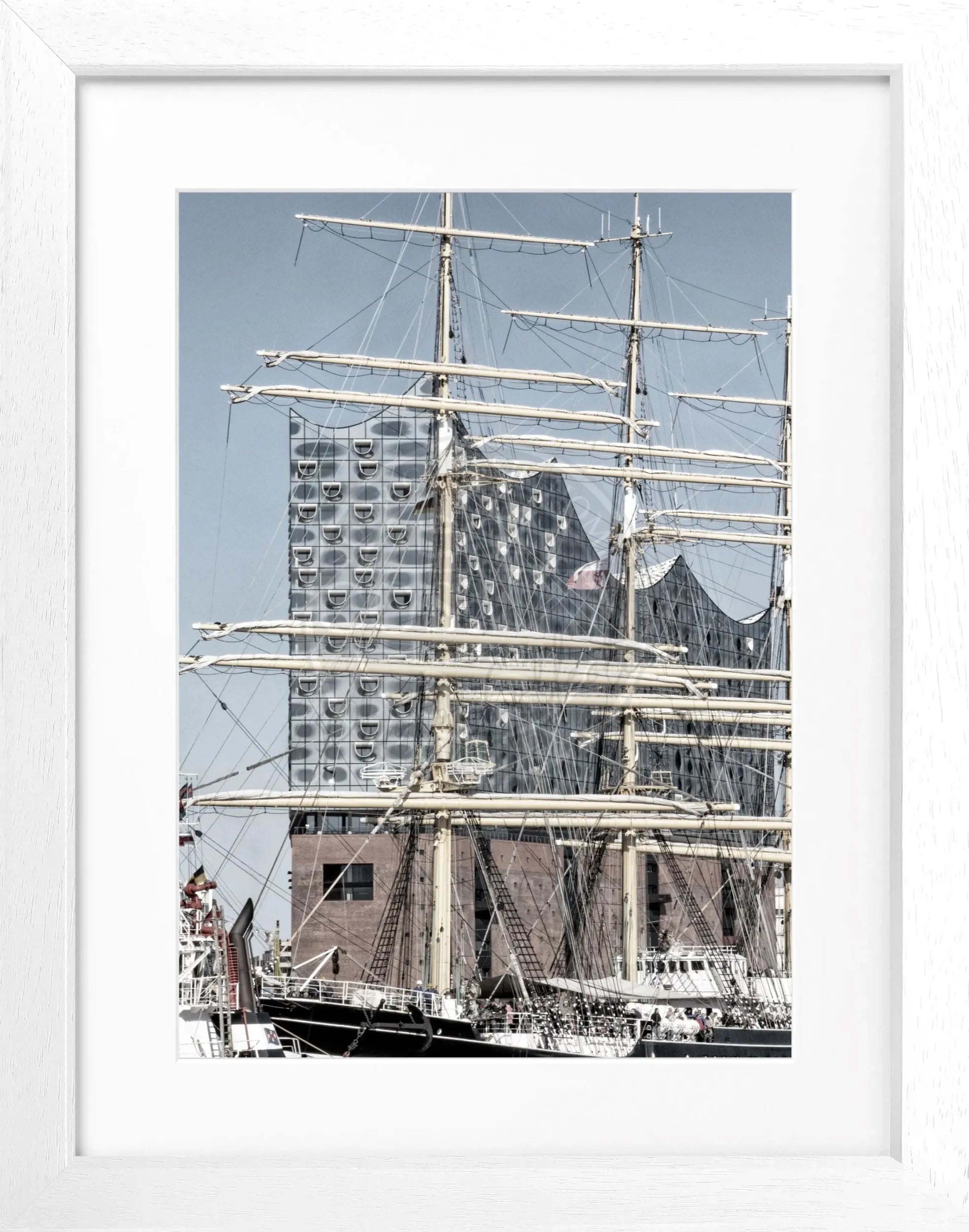 Schwarz-weiß Poster mit Rahmen, Hamburg Hafen Elphi Motiv, 25x31 cm, von Cosman-Photocollection, maritime Stadtansicht