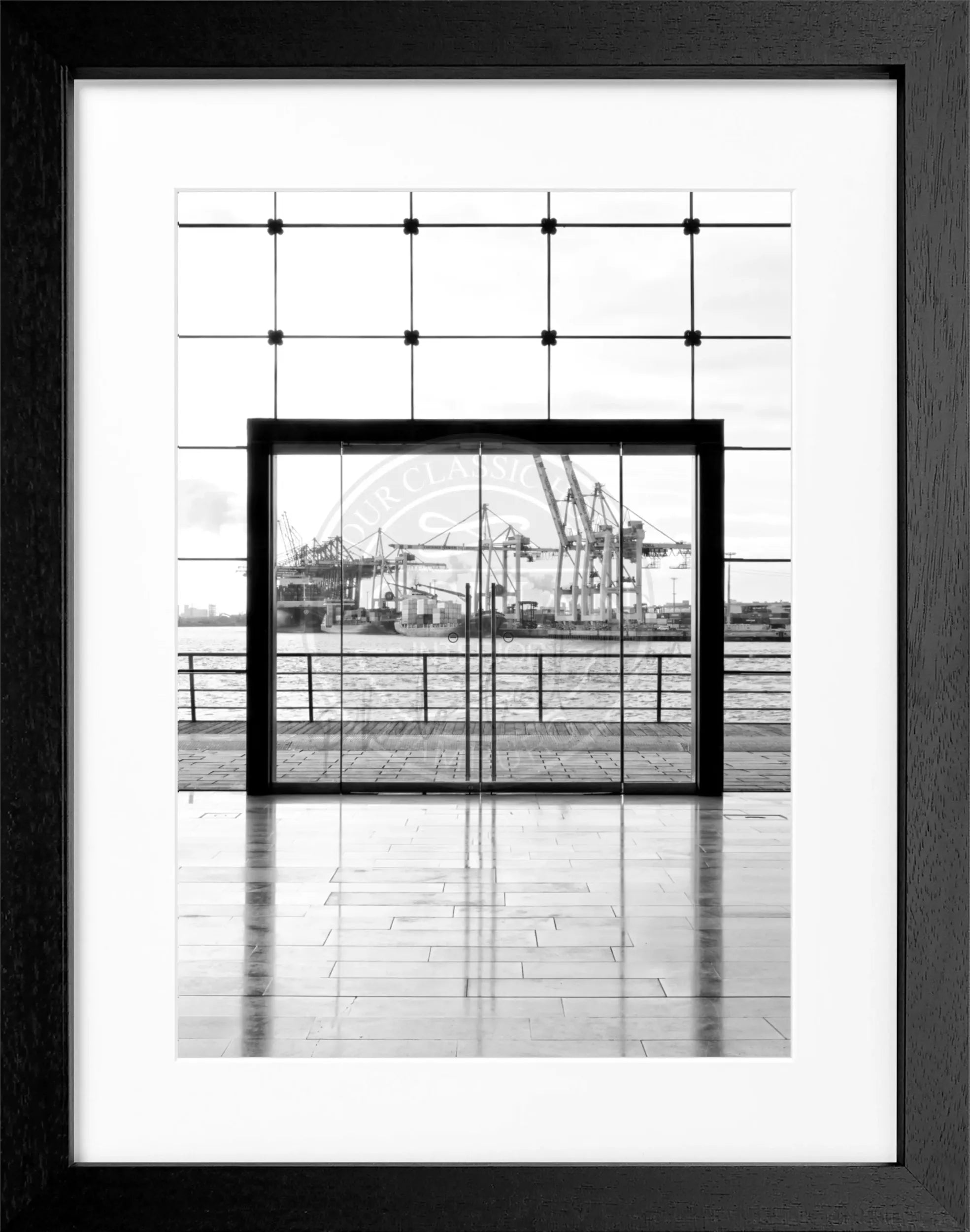 Schwarz-weiß Poster mit schwarzem Rahmen, Hamburg Hafen Motiv, 25x31 cm, von Cosman-Photocollection, modernes Wandbild