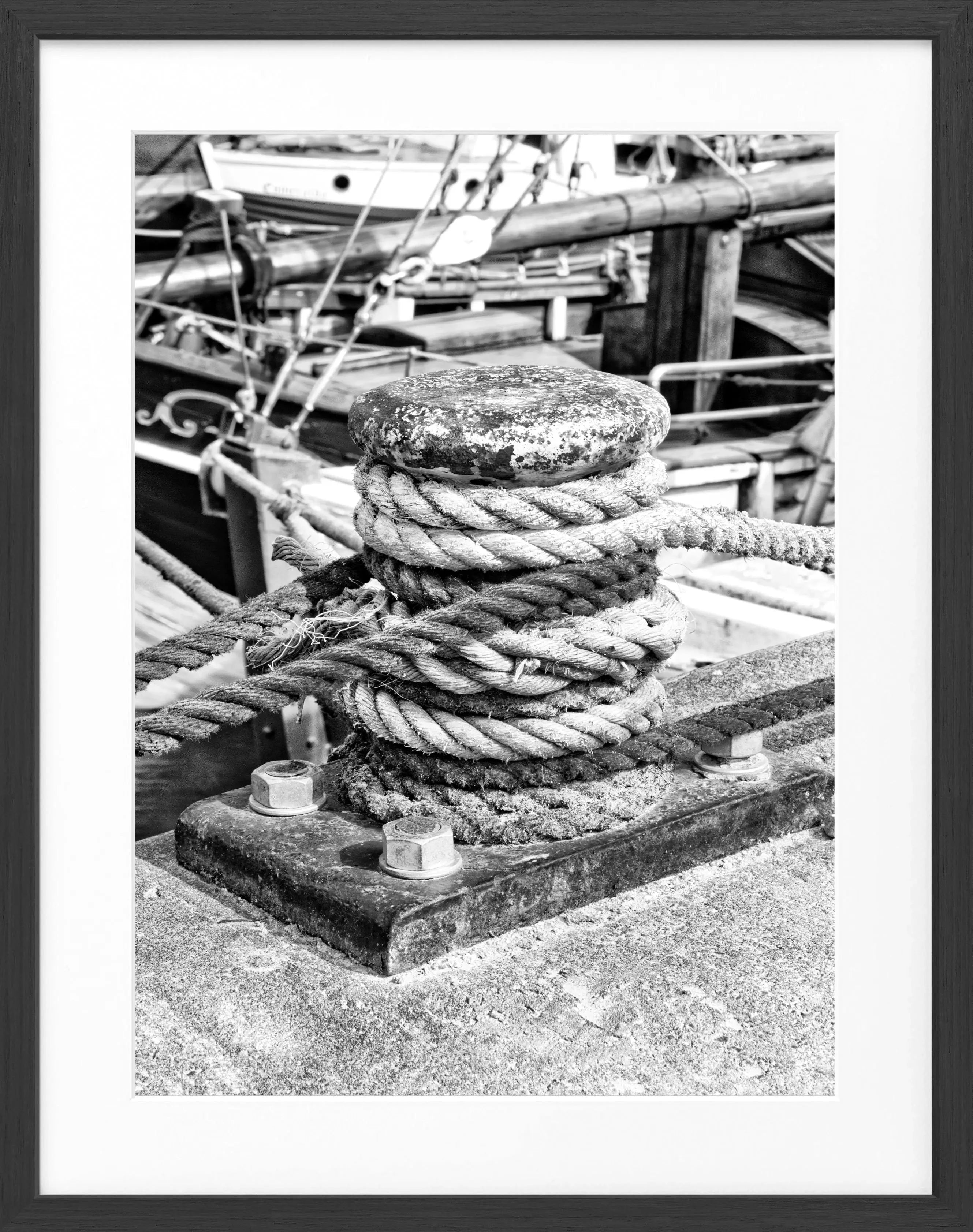 Schwarz-weiß Poster mit Rahmen, Hamburg Hafen Poller, Cosman-Photocollection, 25x31cm, maritime Motiv