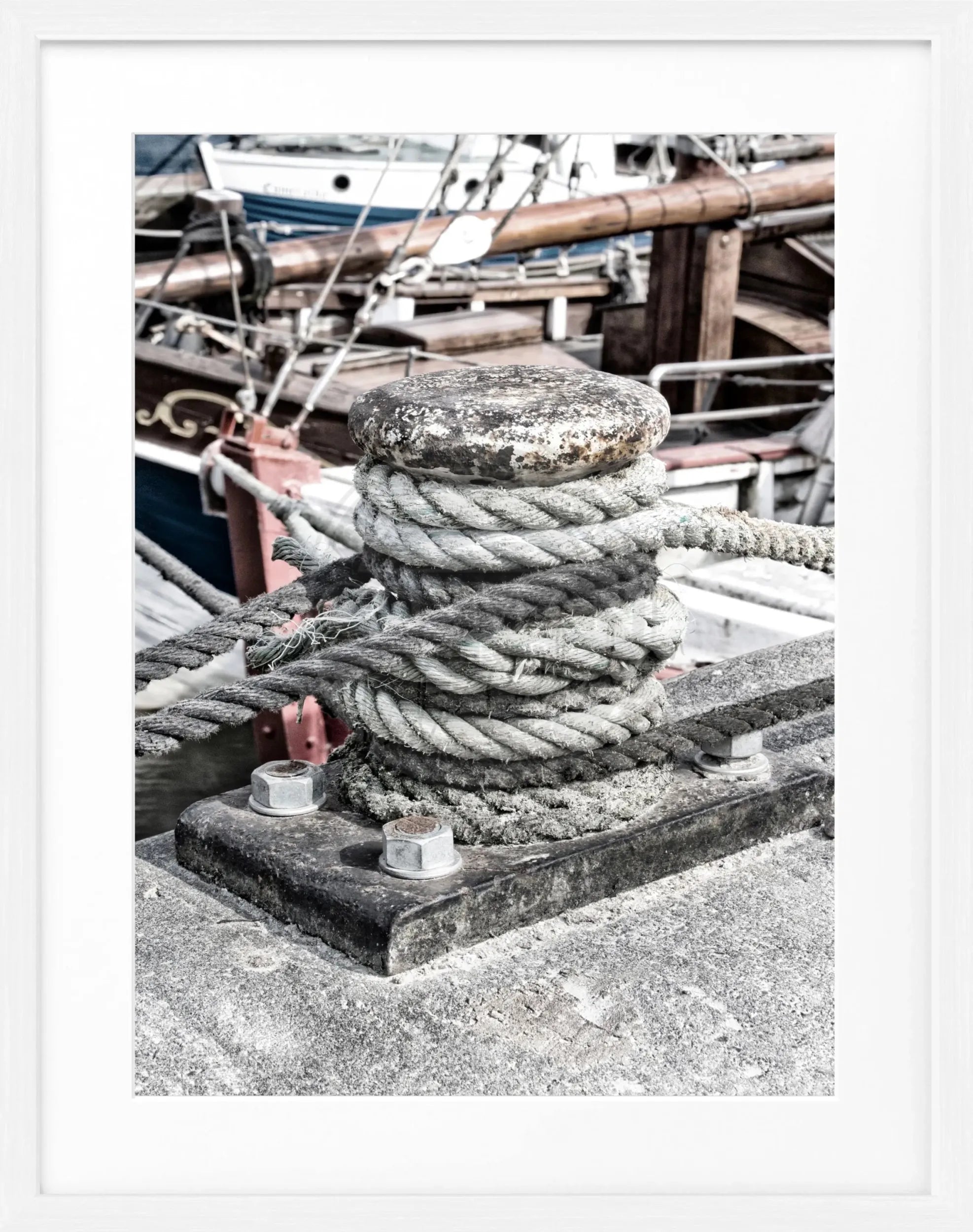 Schwarz-weiß Poster mit Rahmen, Hamburg Hafen Poller Motiv, 25x31 cm, von Cosman-Photocollection