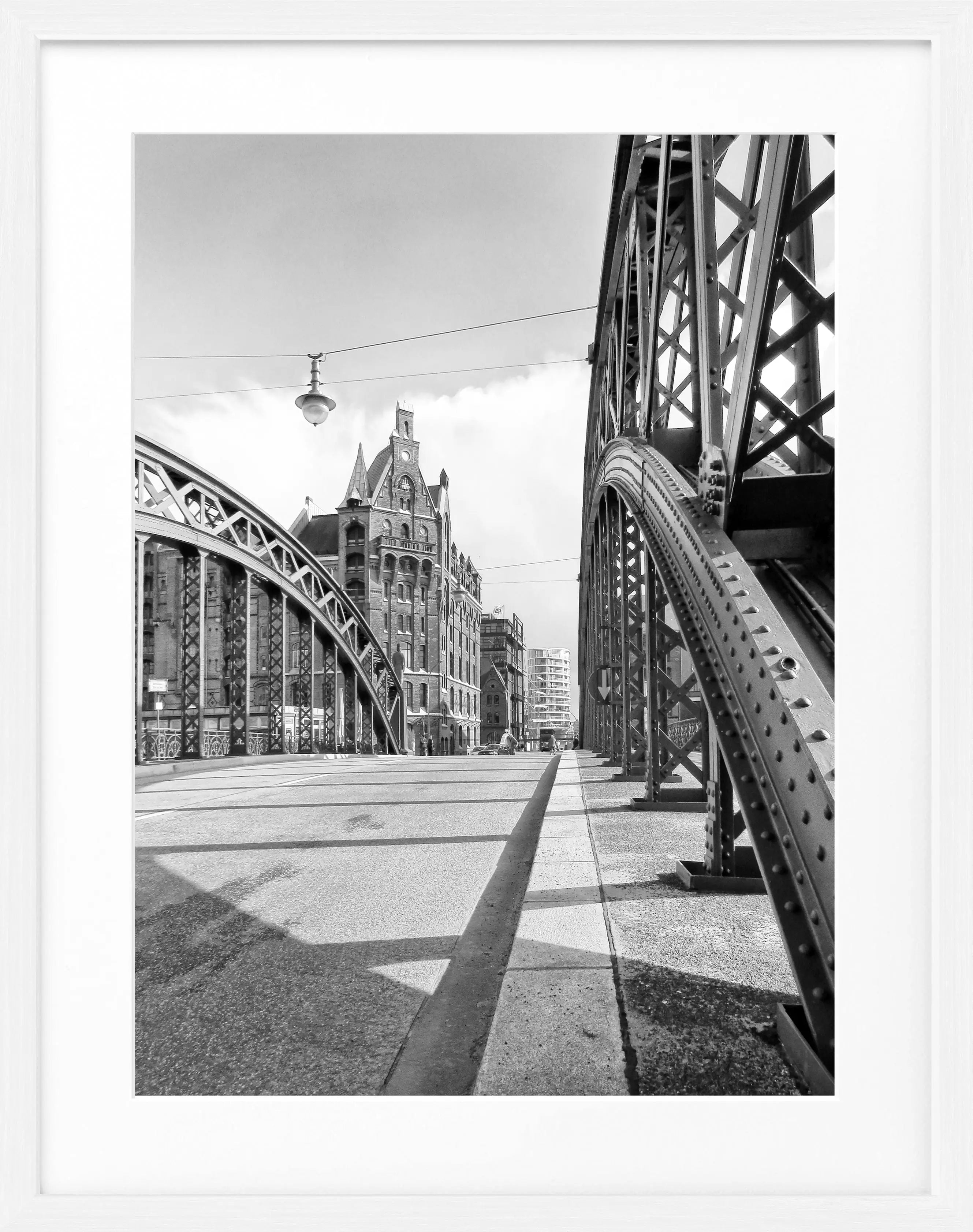 Schwarz-weiß Poster mit Rahmen, Hamburg Speicherstadt Motiv, von Cosman-Photocollection, 25x31 cm, urbanes Stadtbild