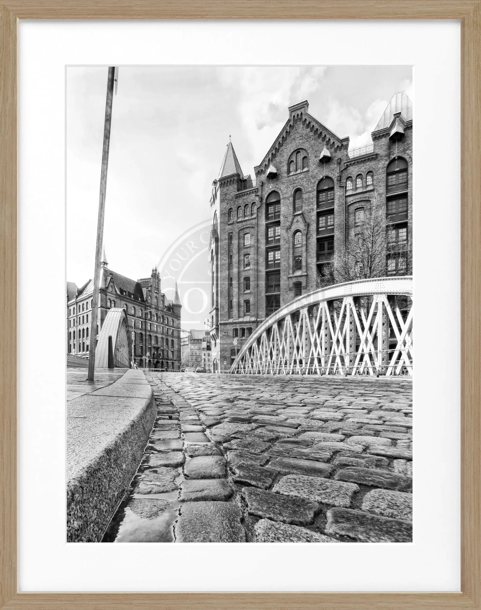 Schwarz-weiß Poster mit Rahmen von Cosman-Photocollection, Hamburg Speicherstadt Motiv, 25x31 cm, Wanddekoration