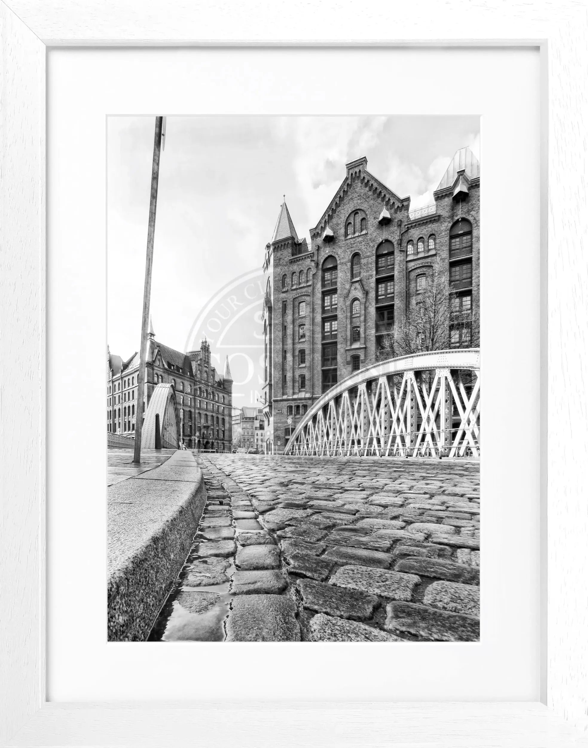 Schwarz-weiß Poster der Hamburger Speicherstadt im Rahmen, von Cosman-Photocollection, 25x31 cm, stilvolle Wanddekoration