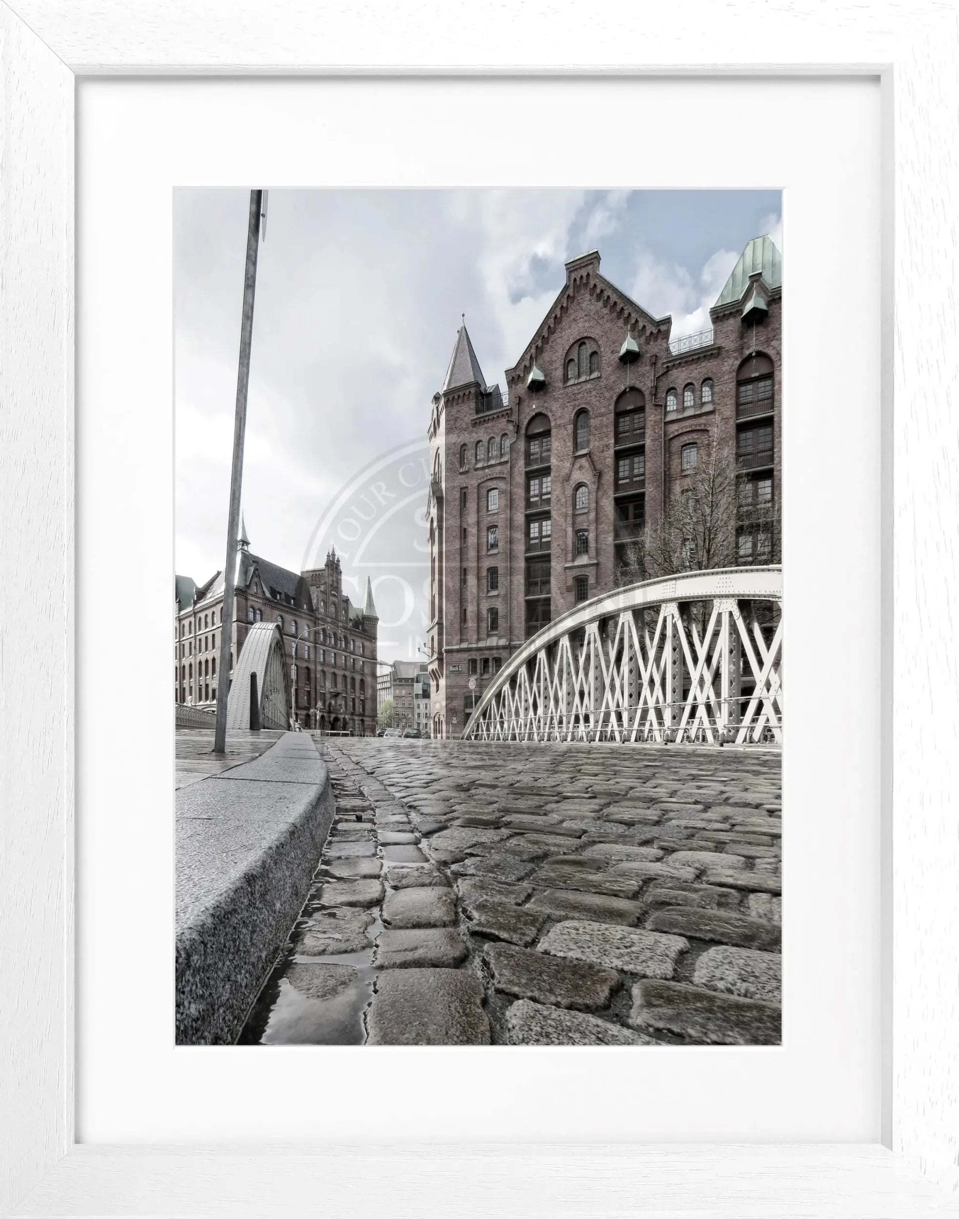 Schwarz-weiß Poster mit Rahmen, Hamburg Speicherstadt, von Cosman-Photocollection, 25x31 cm, urbanes Hamburg-Motiv