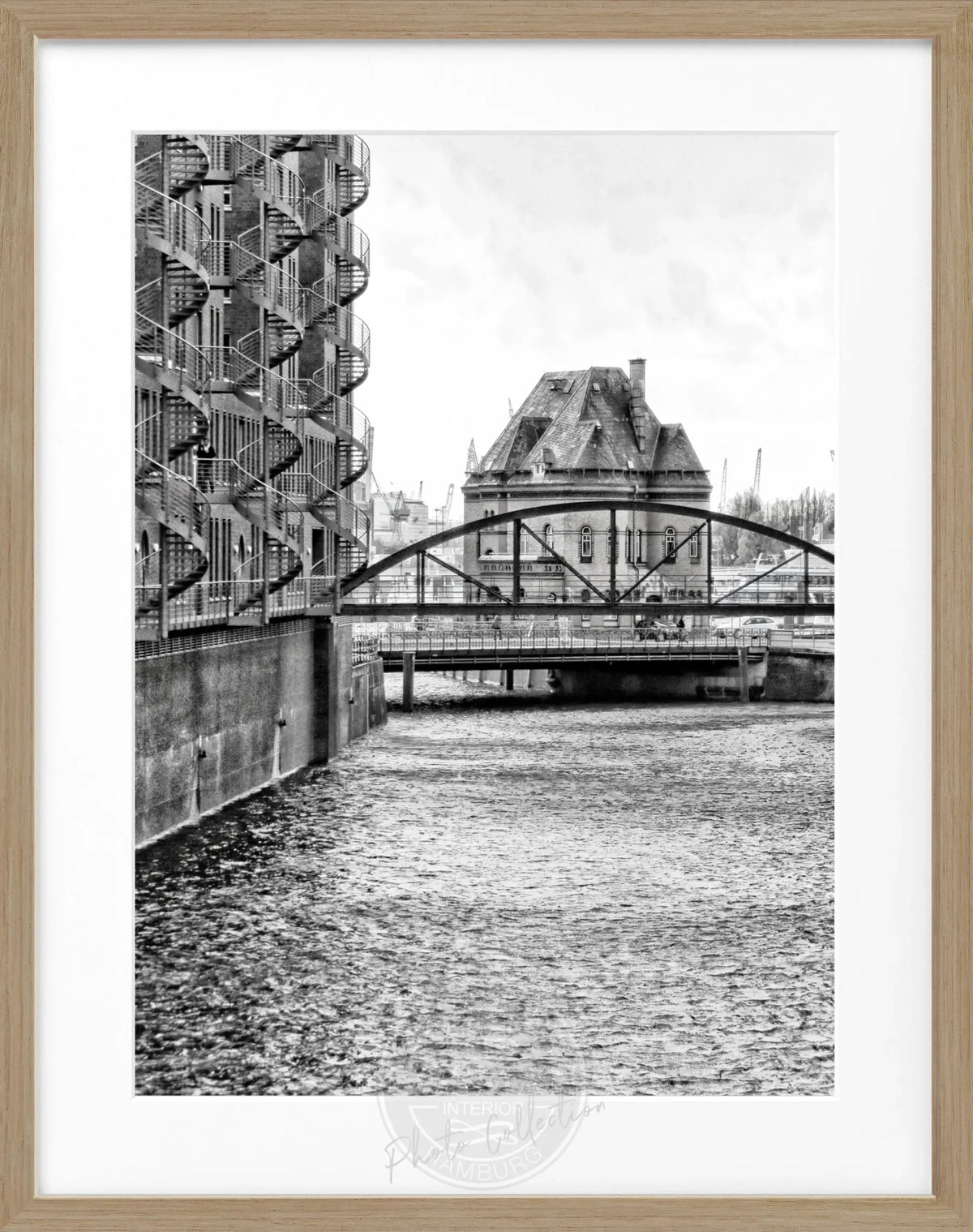 Schwarz-weiß Poster mit Rahmen, Hamburg Speicherstadt Motiv, von Cosman-Photocollection, 25x31 cm, Wanddekoration